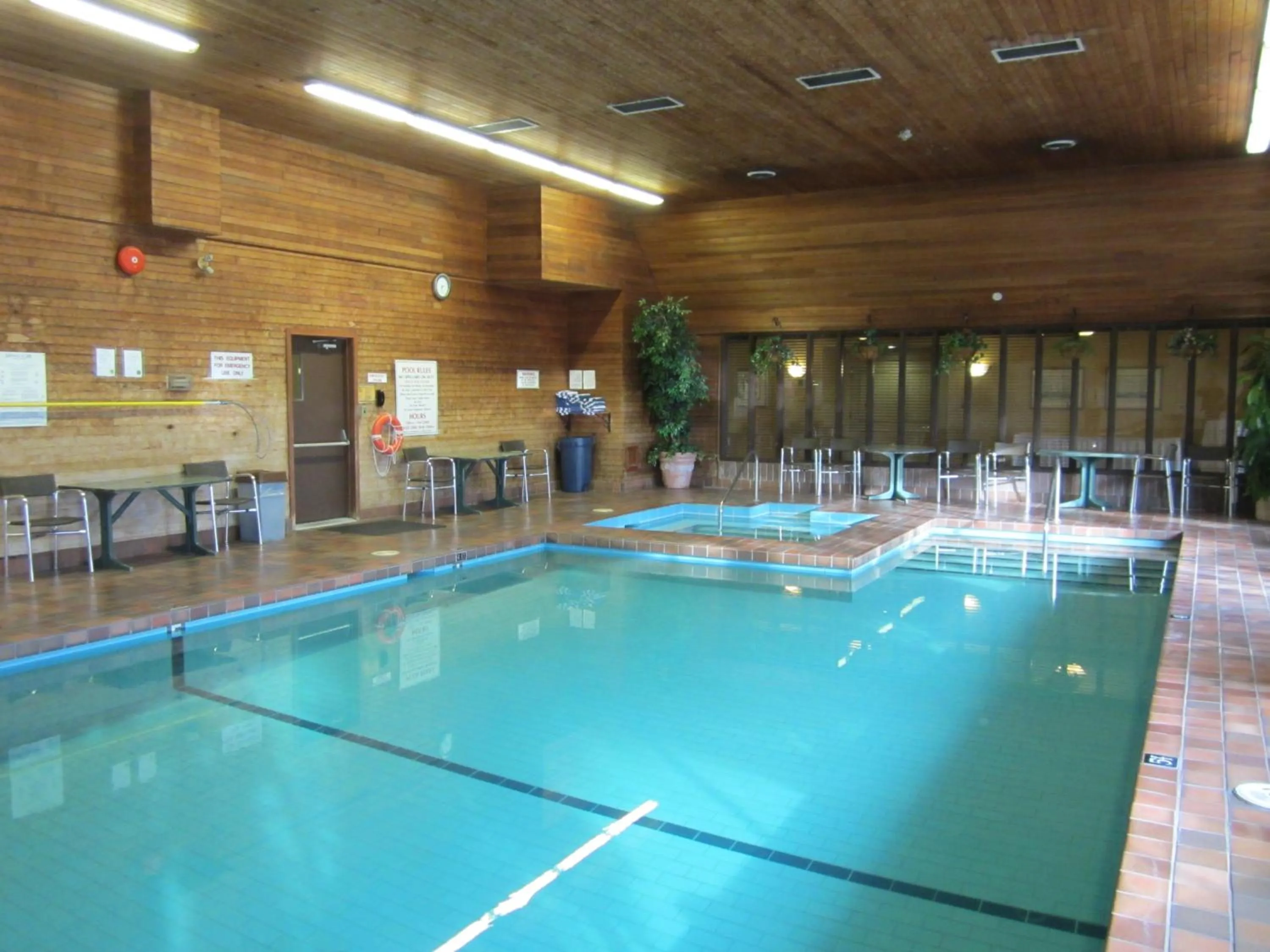 Swimming pool in Ramada by Wyndham Kelowna Hotel & Conference Center