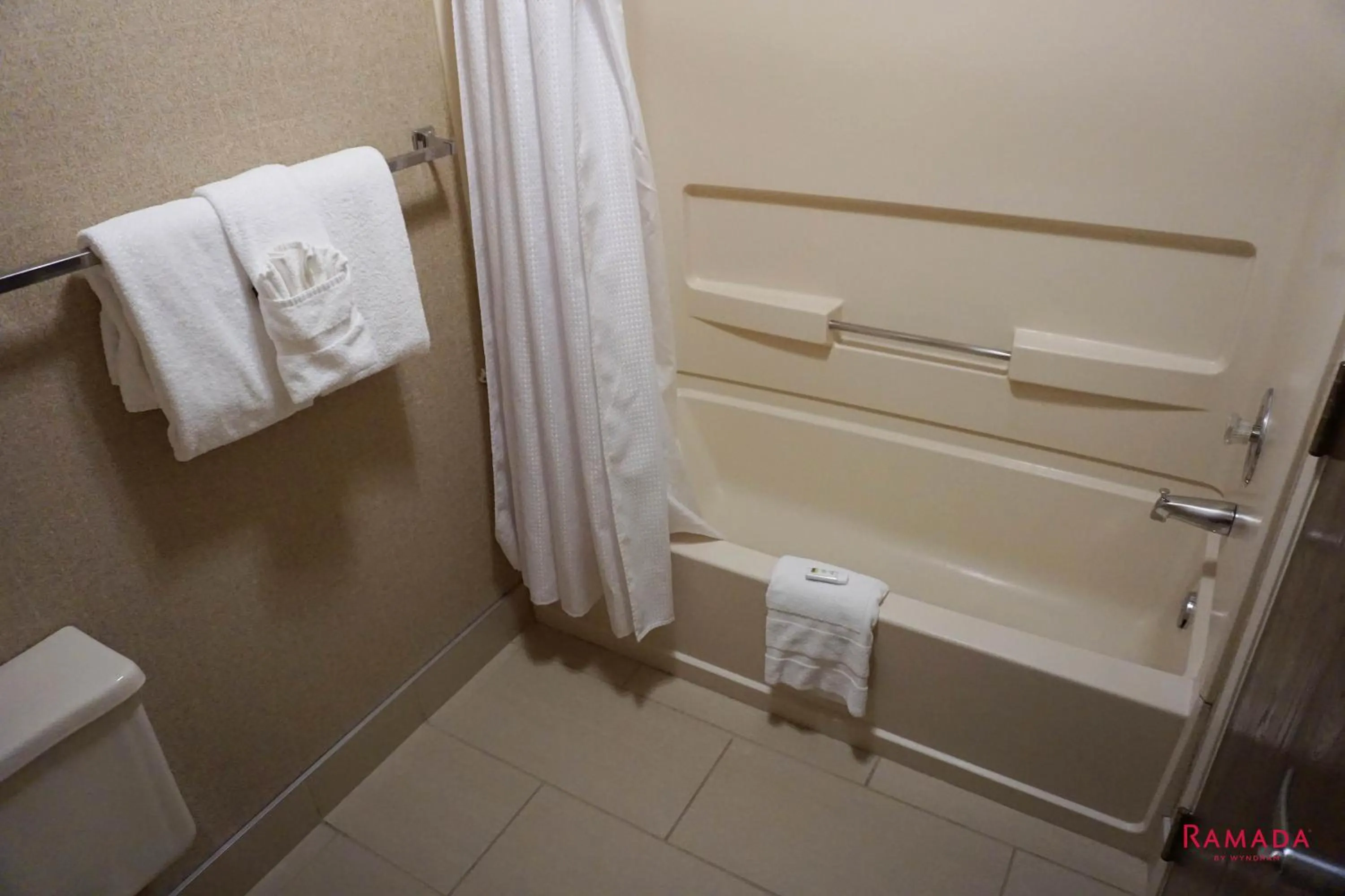 Ramada by Wyndham Kelowna Hotel & Conference Center