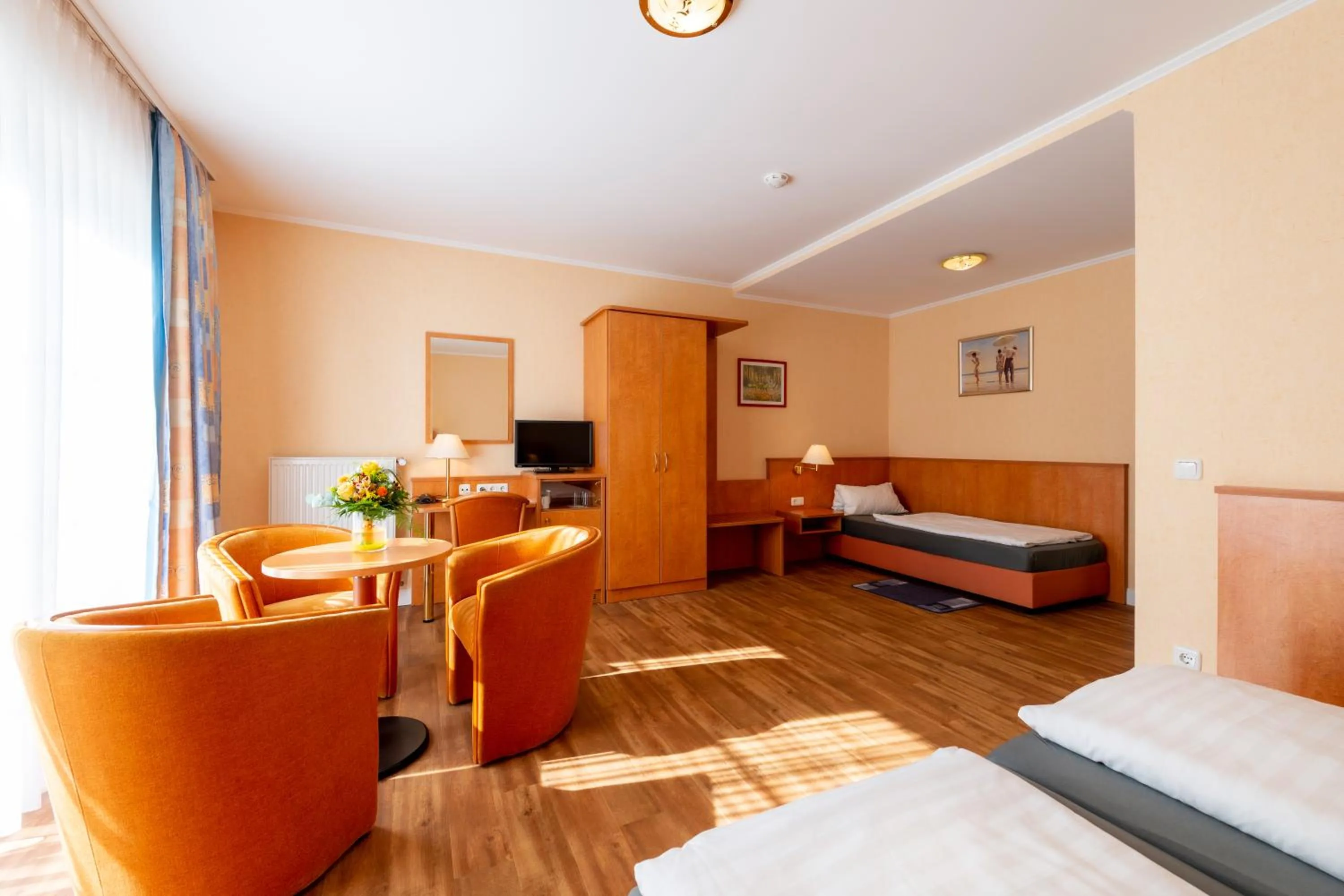 Photo of the whole room in Waldhotel Humboldtsee