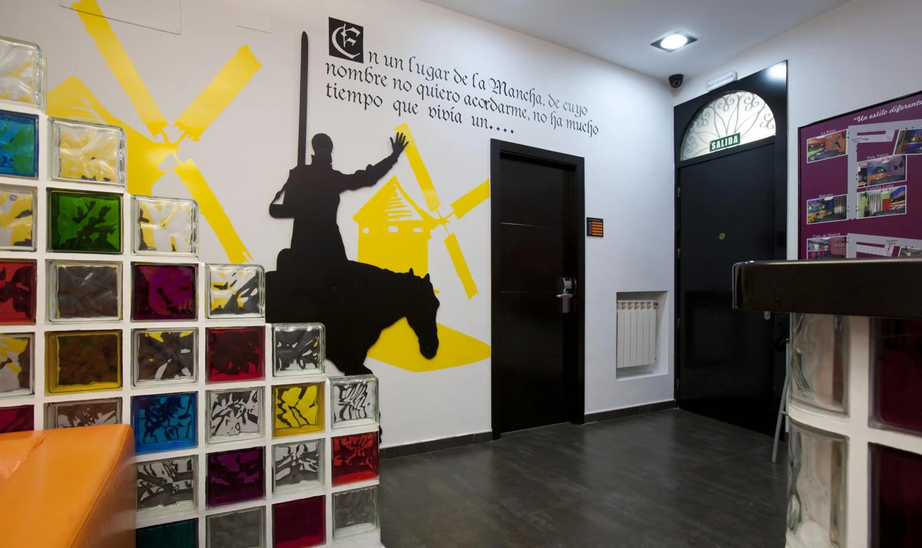 Decorative detail in JC Rooms Santa Ana