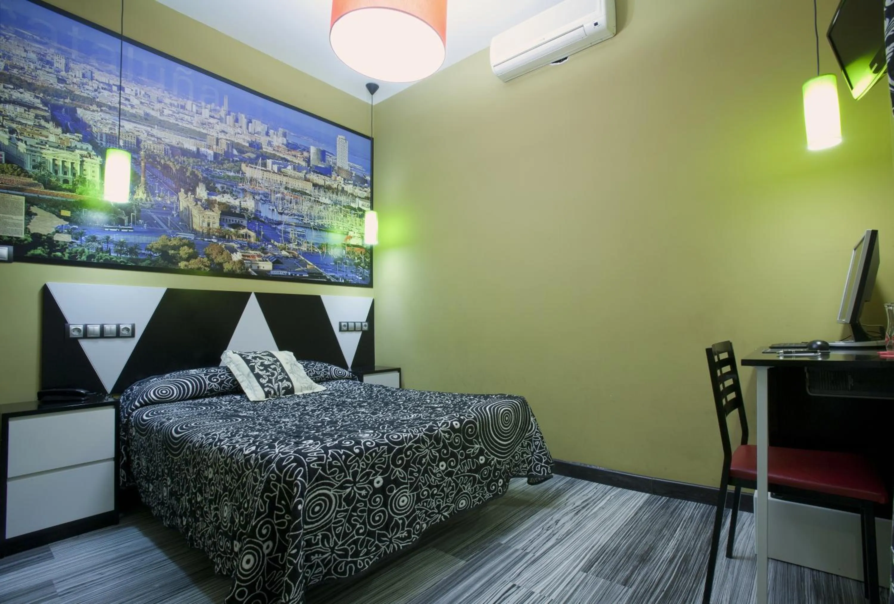 Bed in JC Rooms Santa Ana