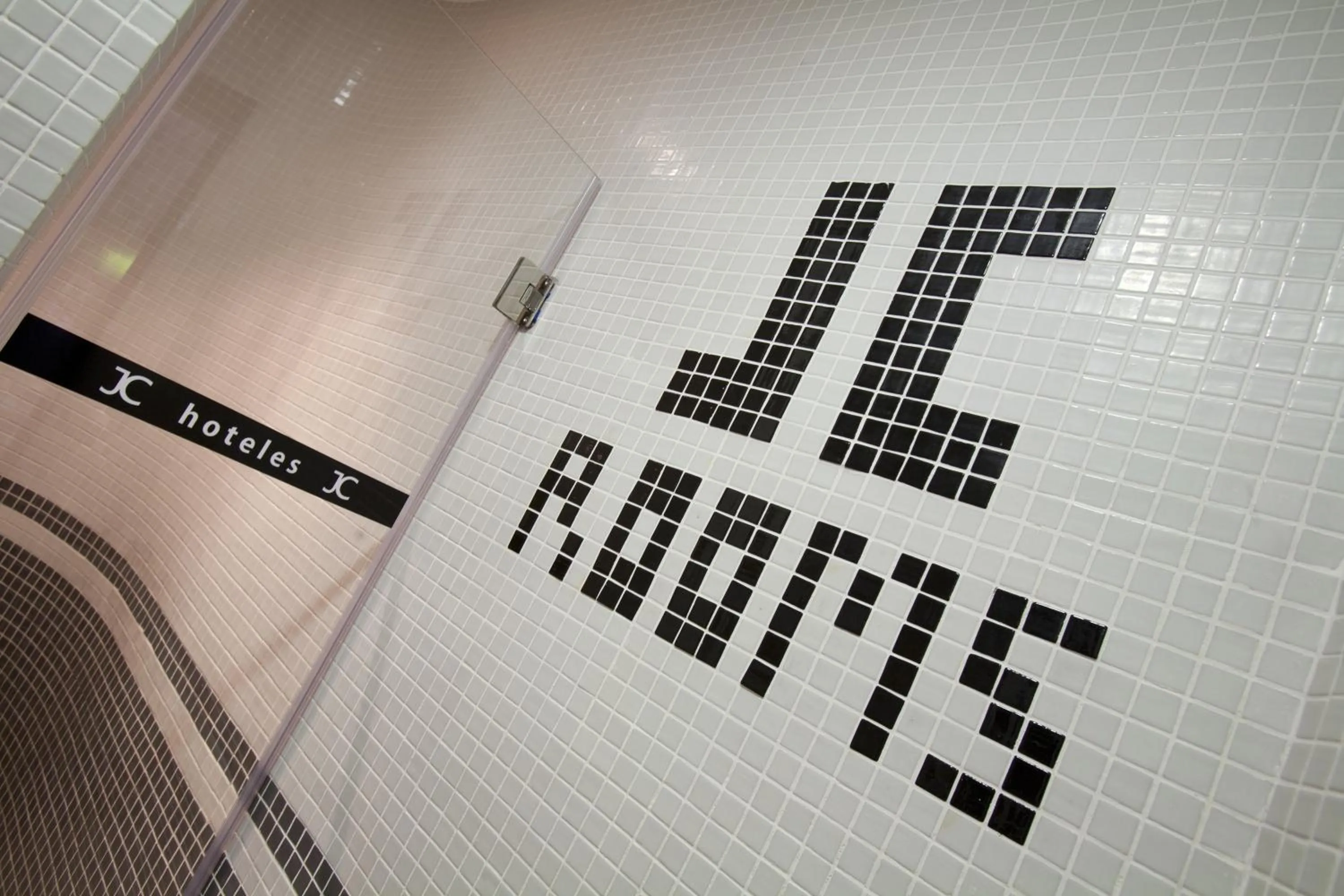 Decorative detail in JC Rooms Santa Ana