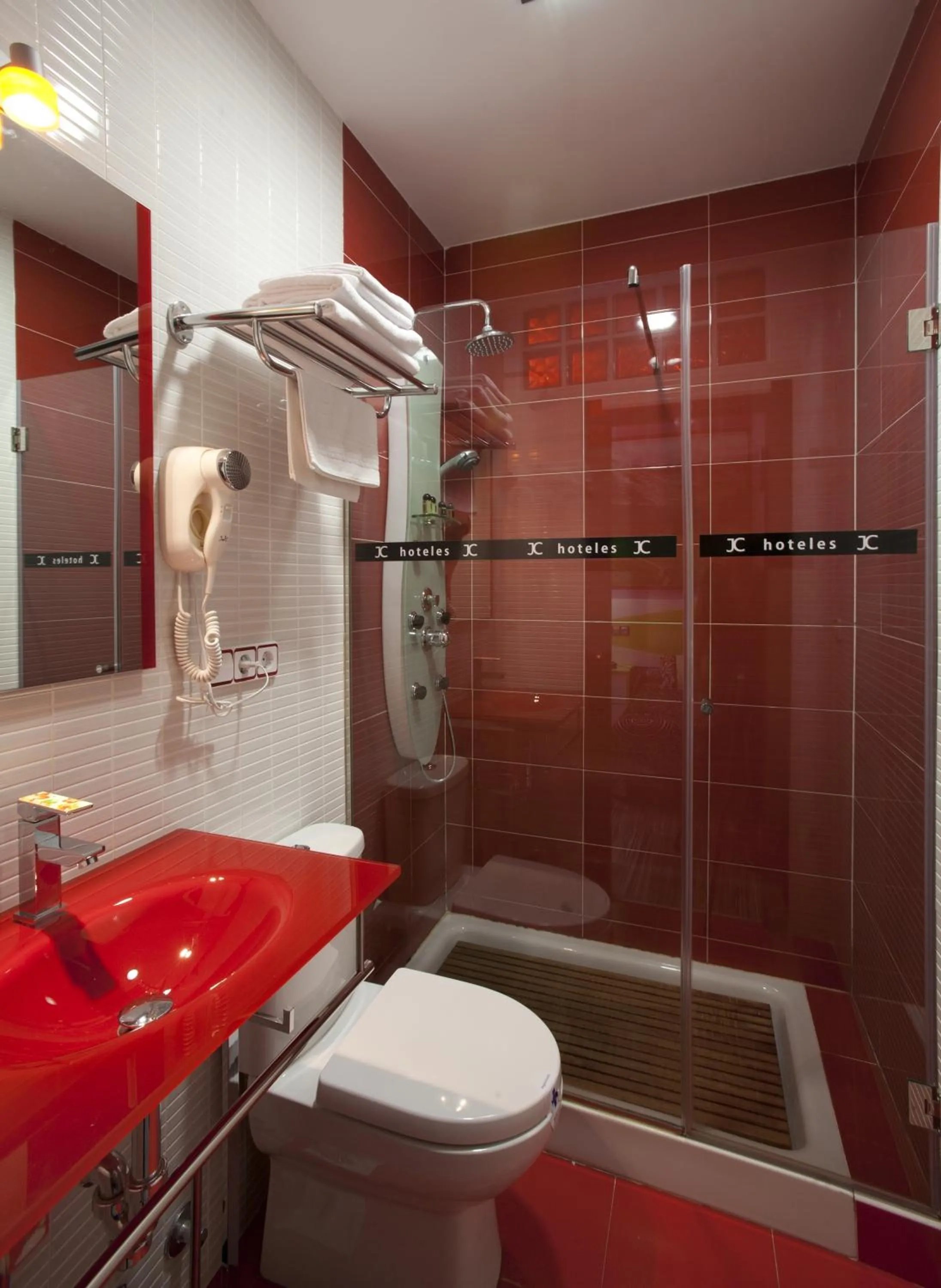 Bathroom in JC Rooms Santa Ana