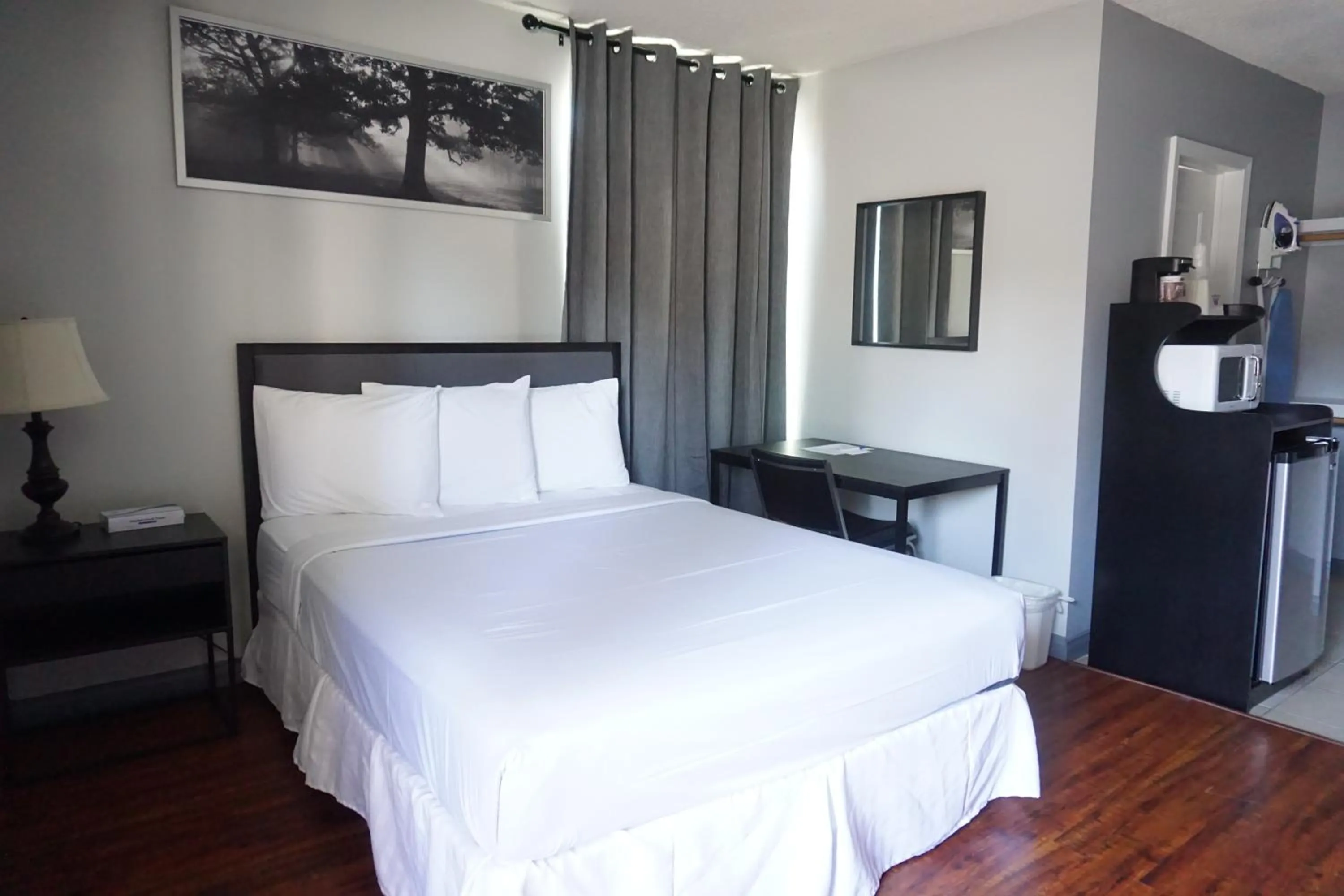 Photo of the whole room, Bed in DTLA Hotel