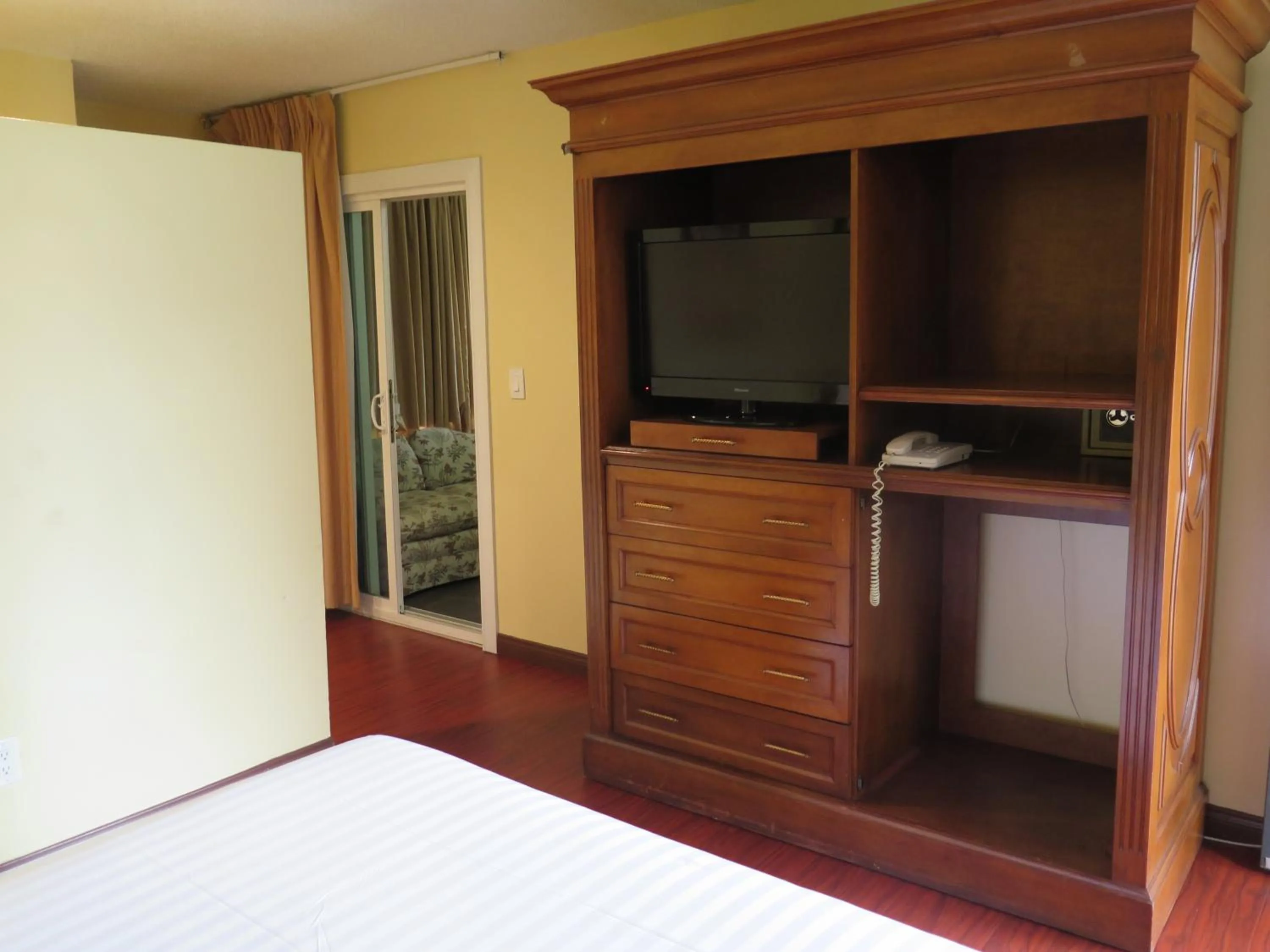 Two-Bedroom Suite - Non-Smoking in DTLA Hotel