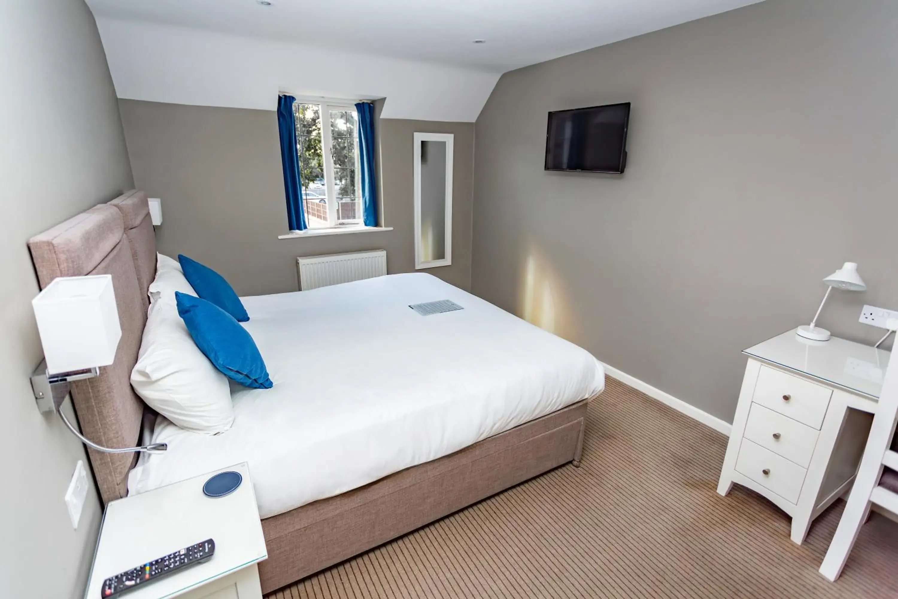 Large Double or Twin Room in The Thatch Inn Large Double or Twin Room in The Thatch Inn