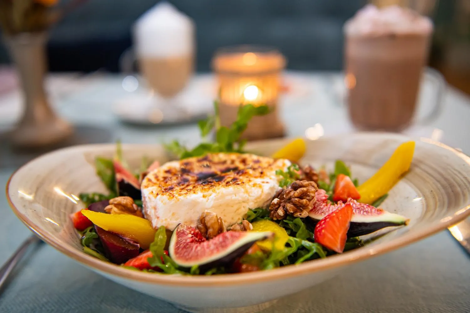 Restaurant/places to eat in Porto Resort