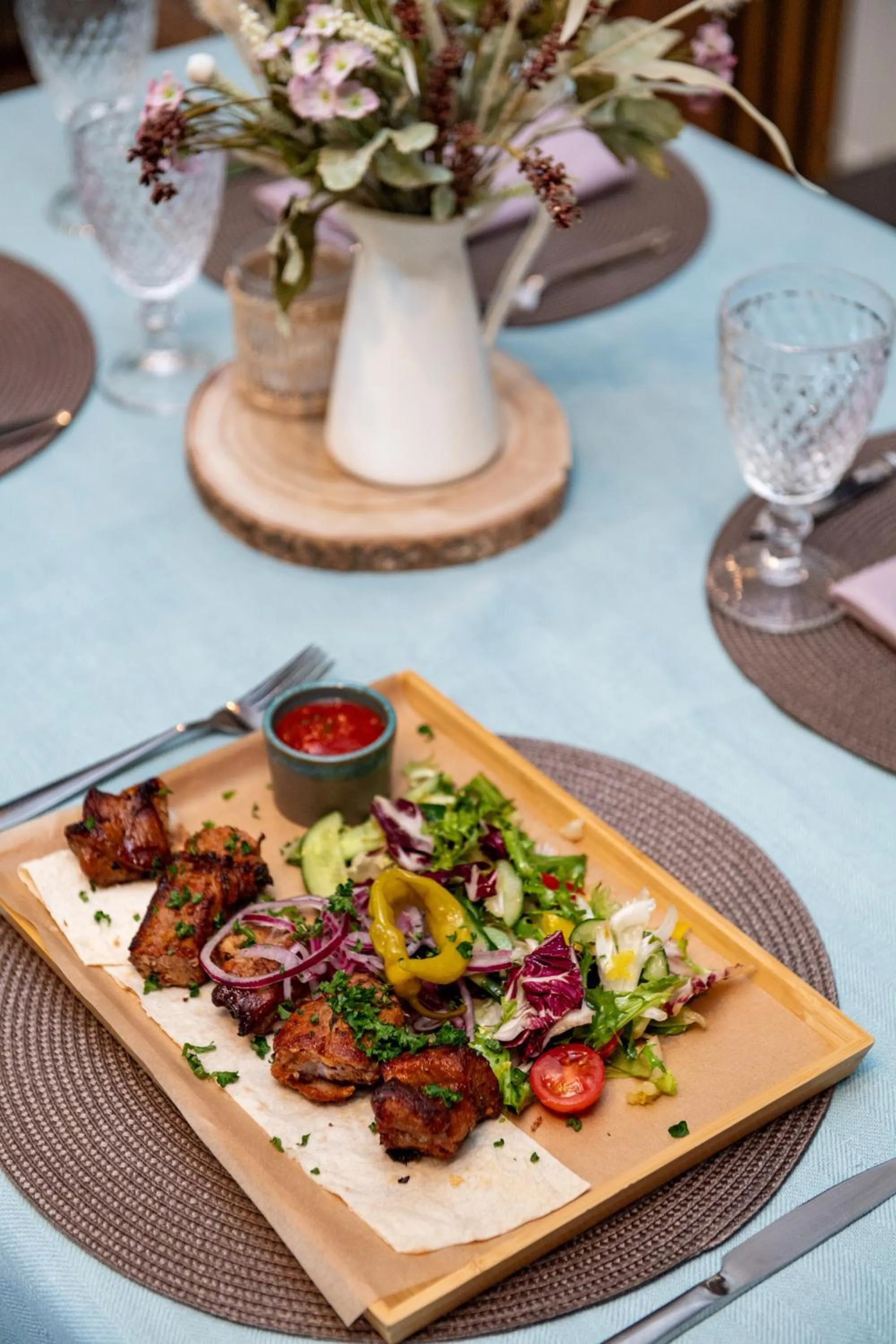 Restaurant/places to eat in Porto Resort