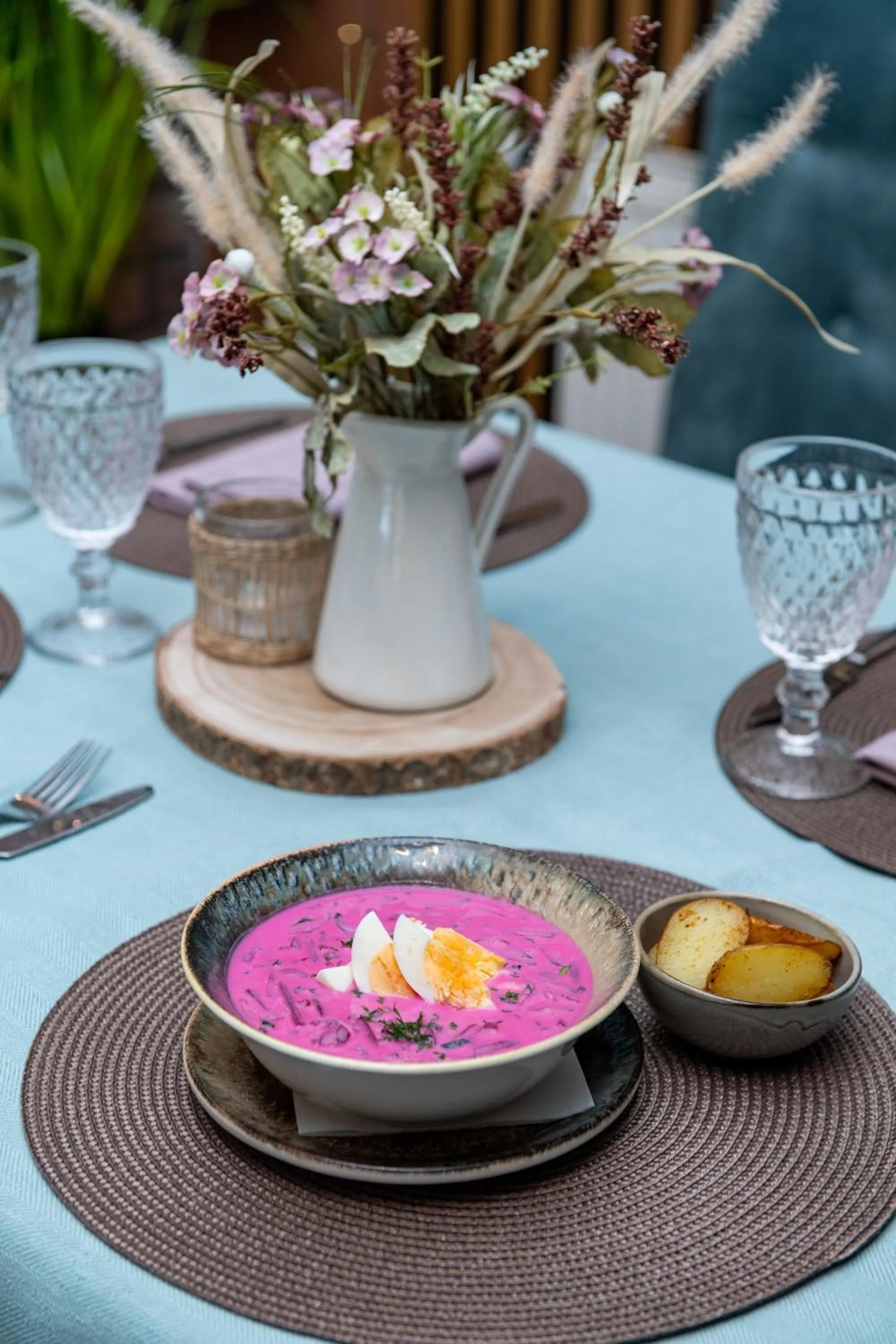 Restaurant/places to eat in Porto Resort