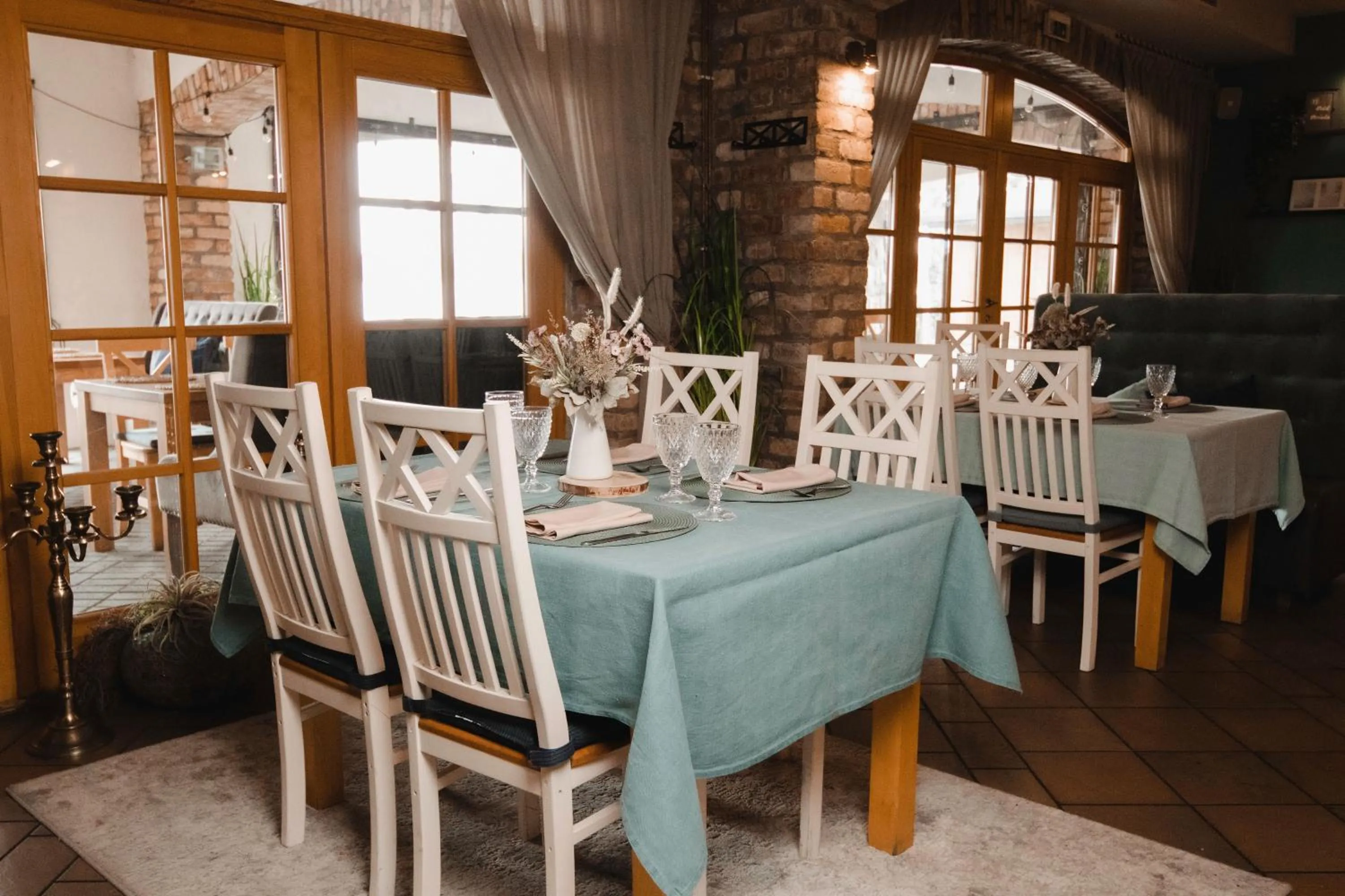 Restaurant/places to eat in Porto Resort