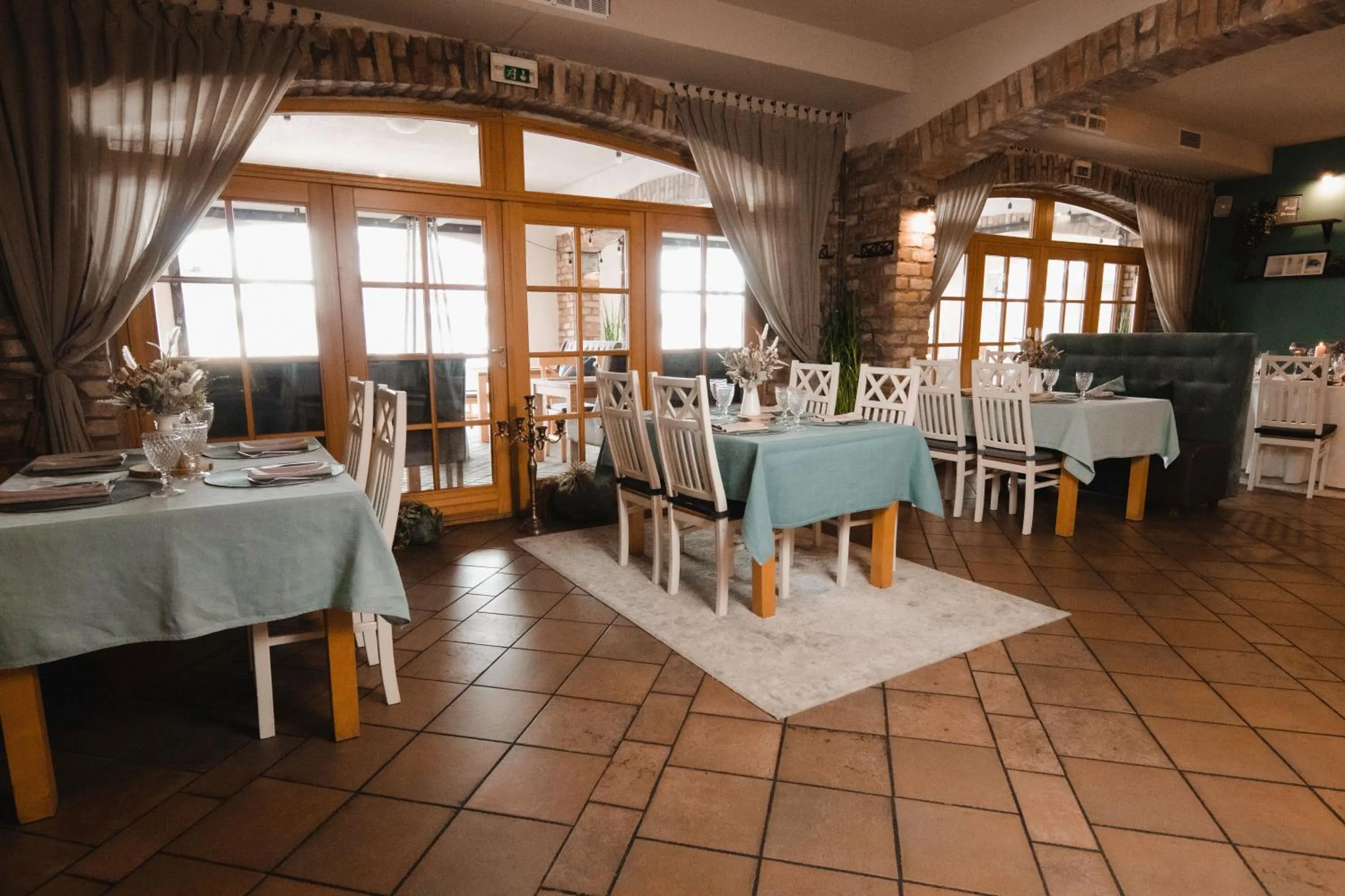 Restaurant/places to eat in Porto Resort