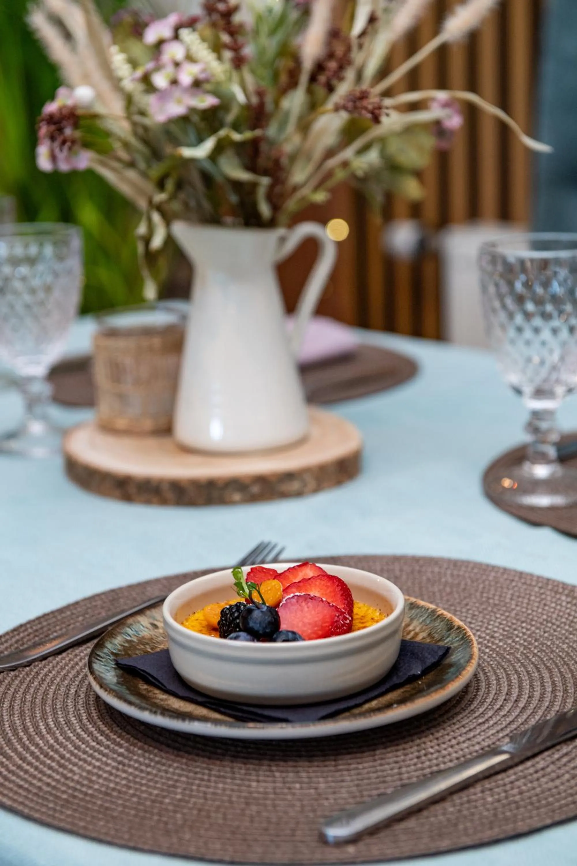 Restaurant/places to eat in Porto Resort