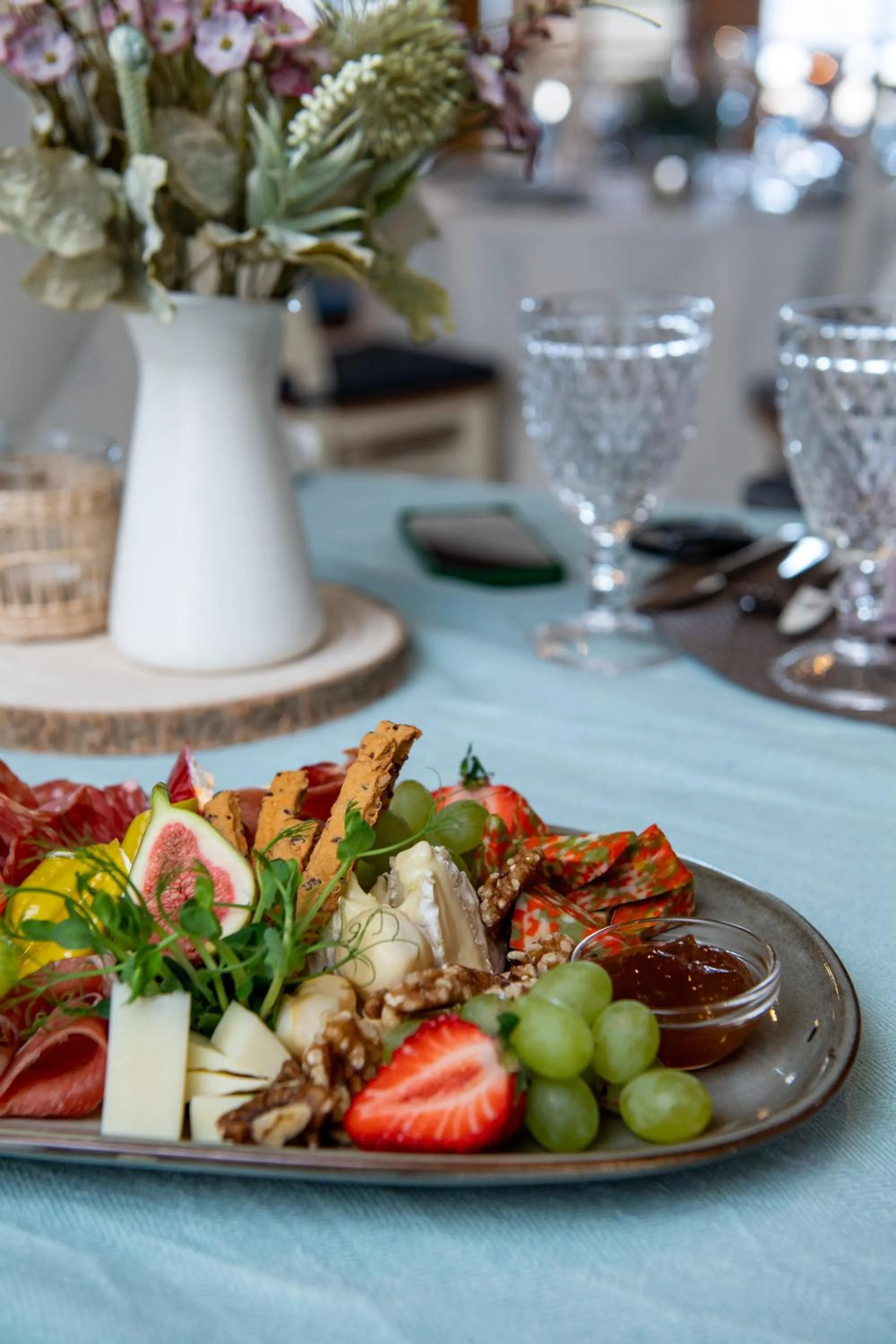 Restaurant/places to eat in Porto Resort