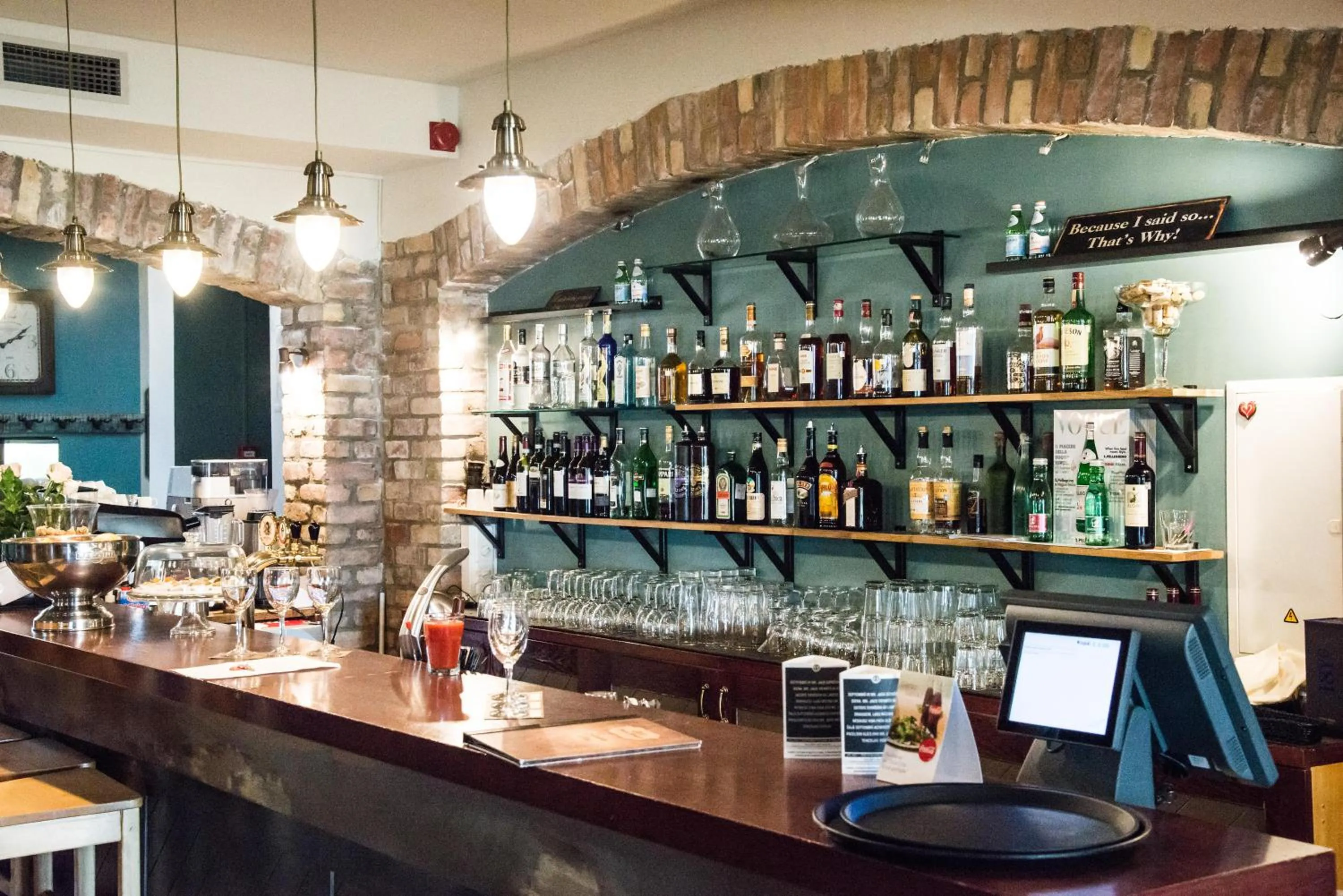 Restaurant/places to eat in Porto Resort