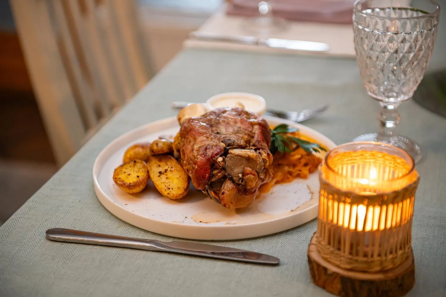 Restaurant/places to eat in Porto Resort