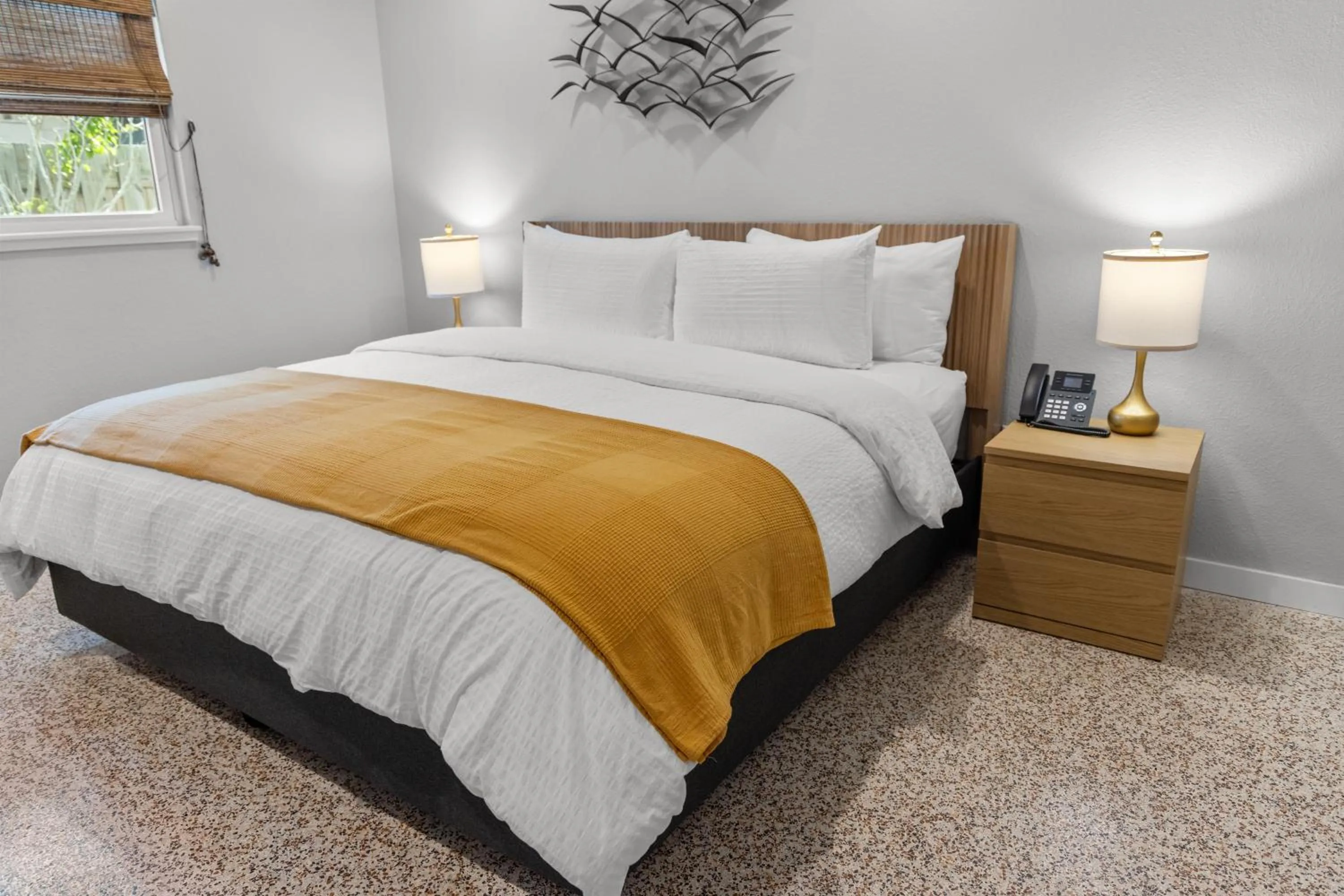 Bed in Captiva Beach Resort (open private beach access)