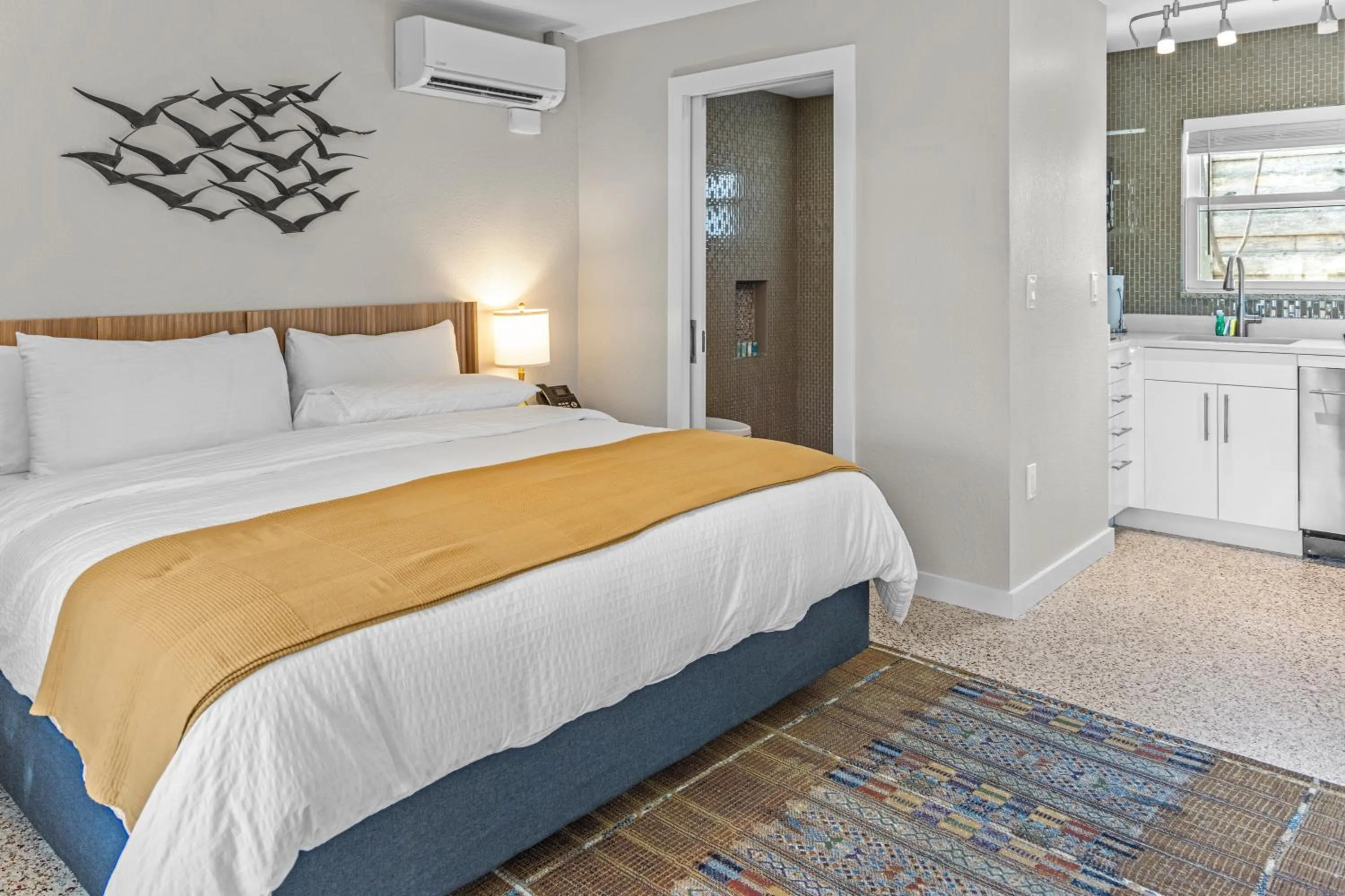 Bed in Captiva Beach Resort (open private beach access)