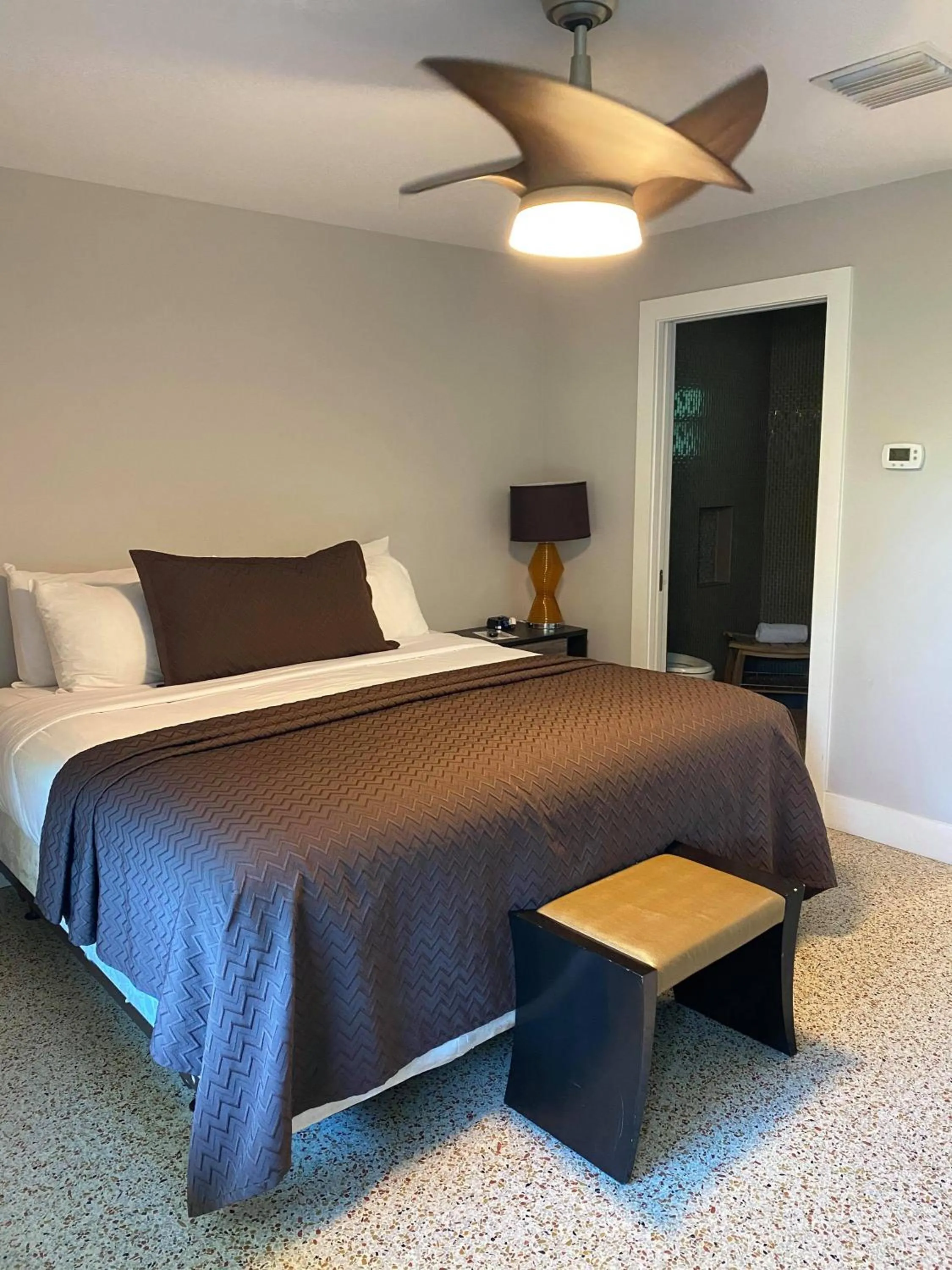 Bed in Captiva Beach Resort (open private beach access)