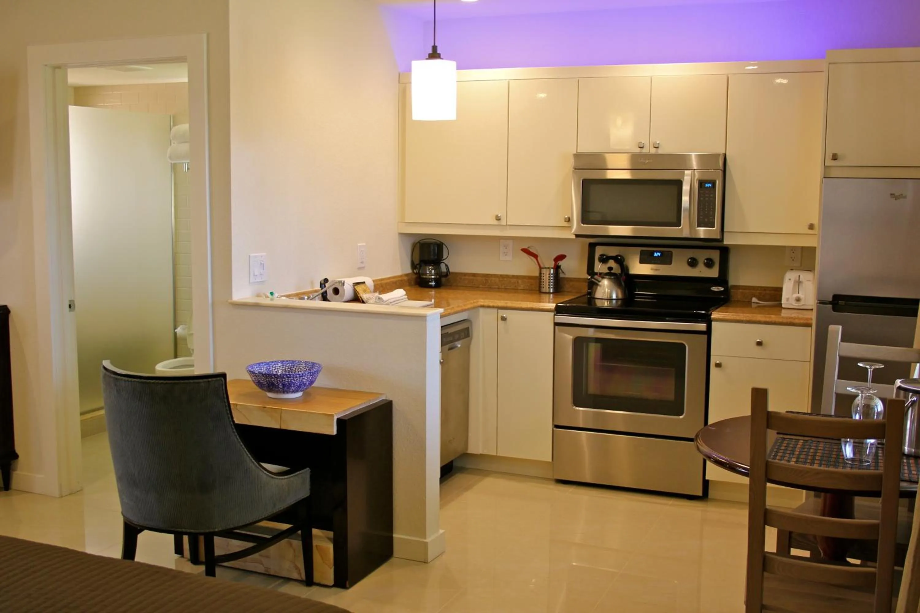 Kitchen or kitchenette in Captiva Beach Resort (open private beach access)