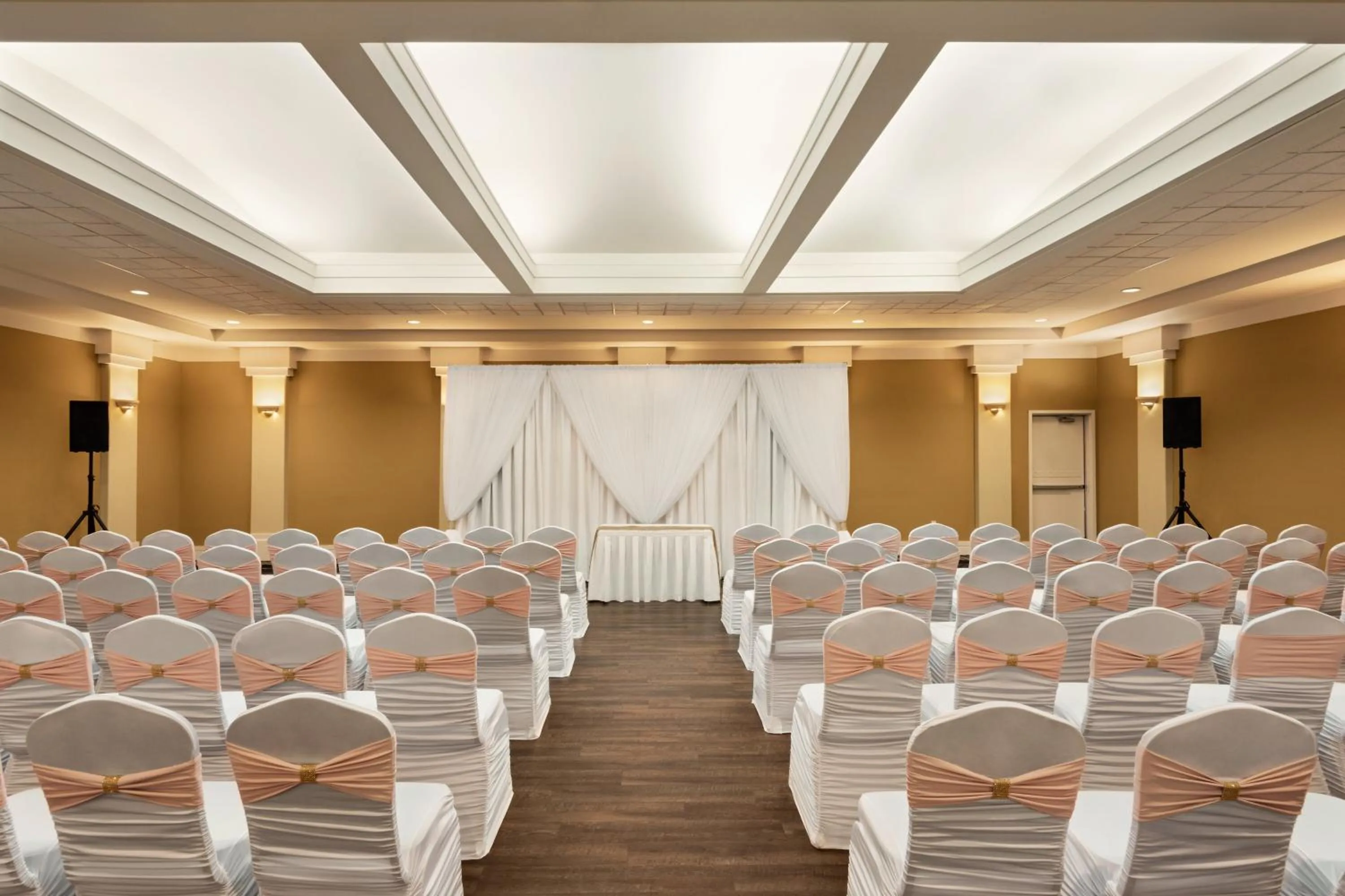 Banquet/Function facilities in Royal Hotel Regina, Trademark Collection by Wyndham