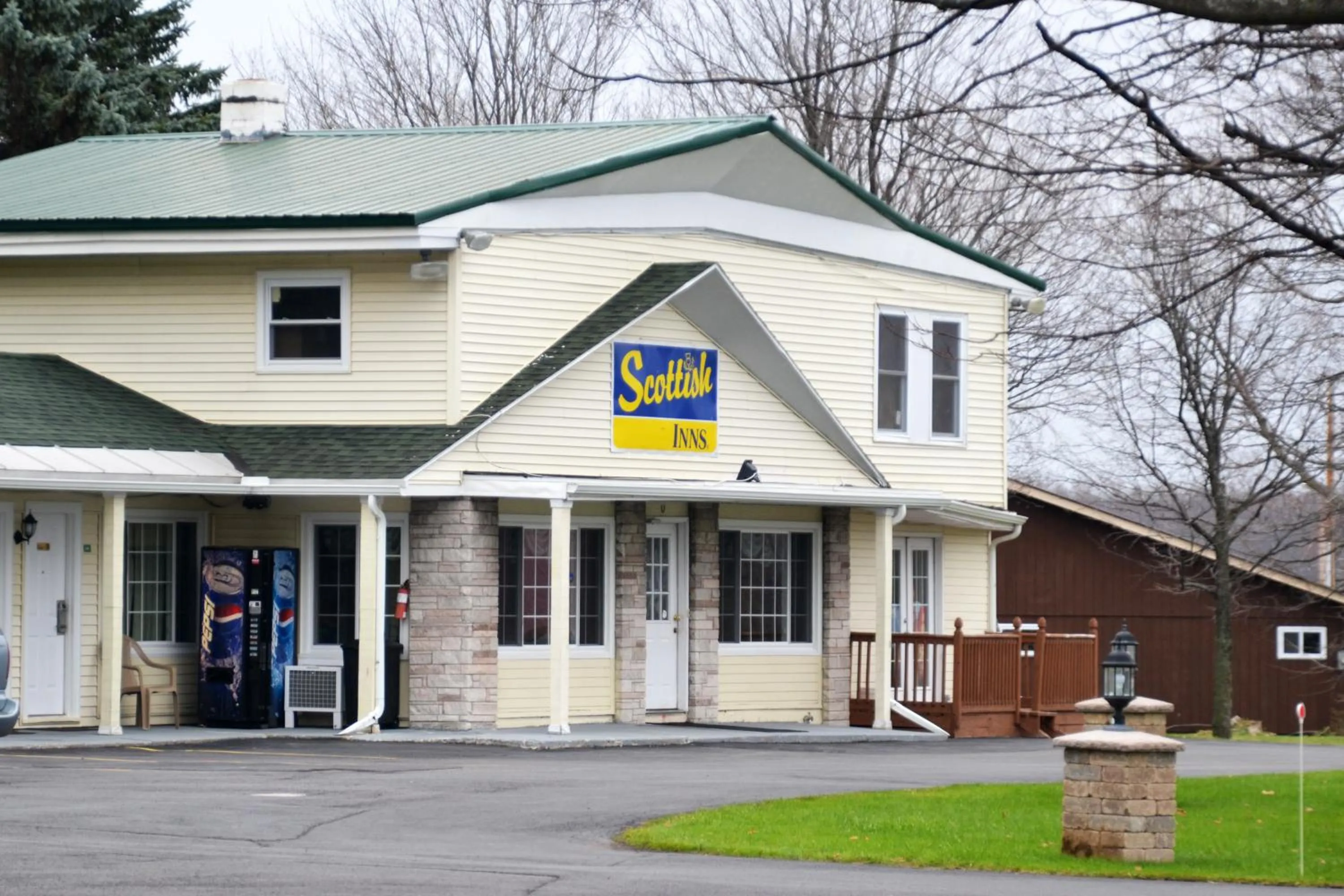 Facade/entrance in Scottish Inns Potsdam