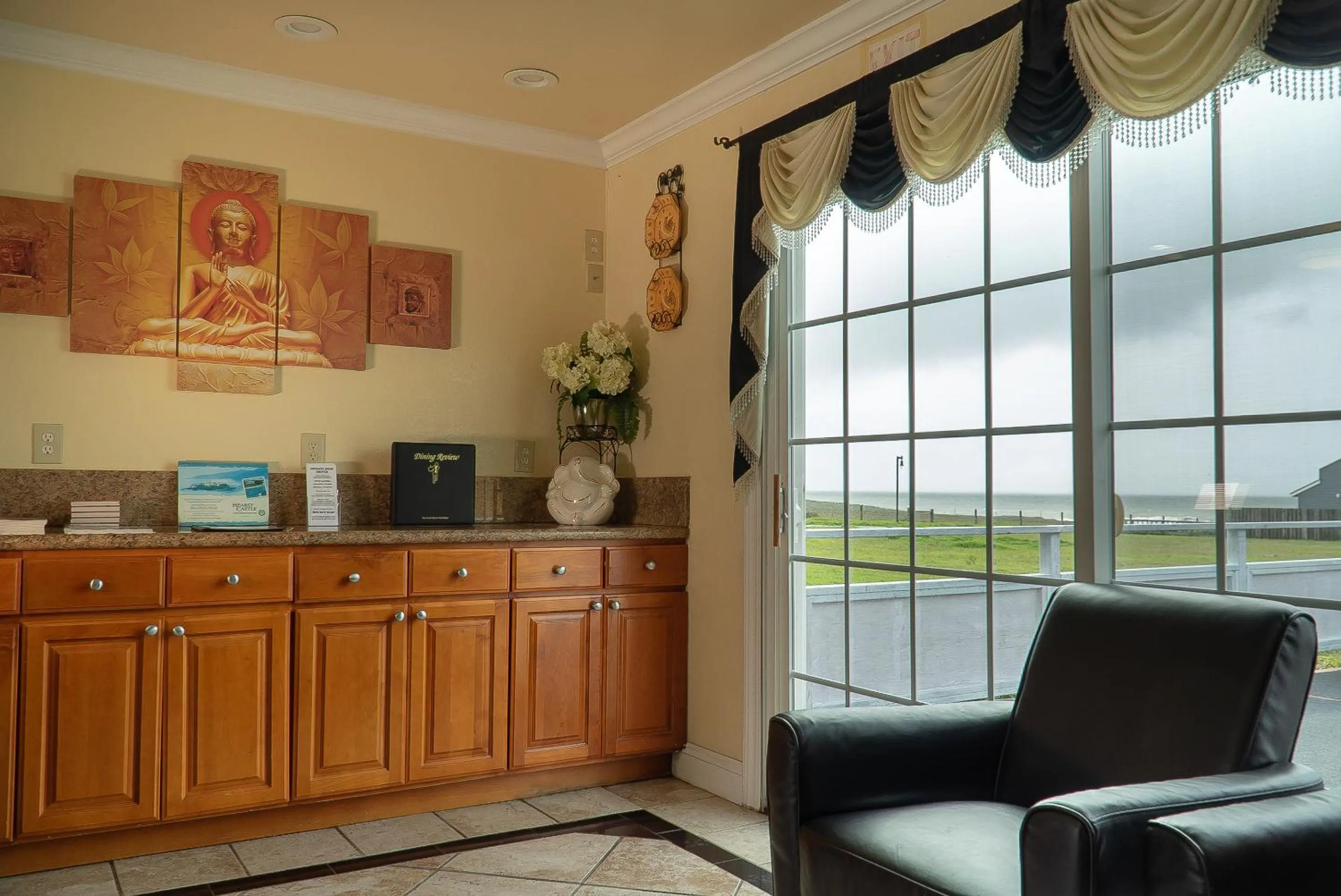 Sea view in Sea Breeze Inn - San Simeon