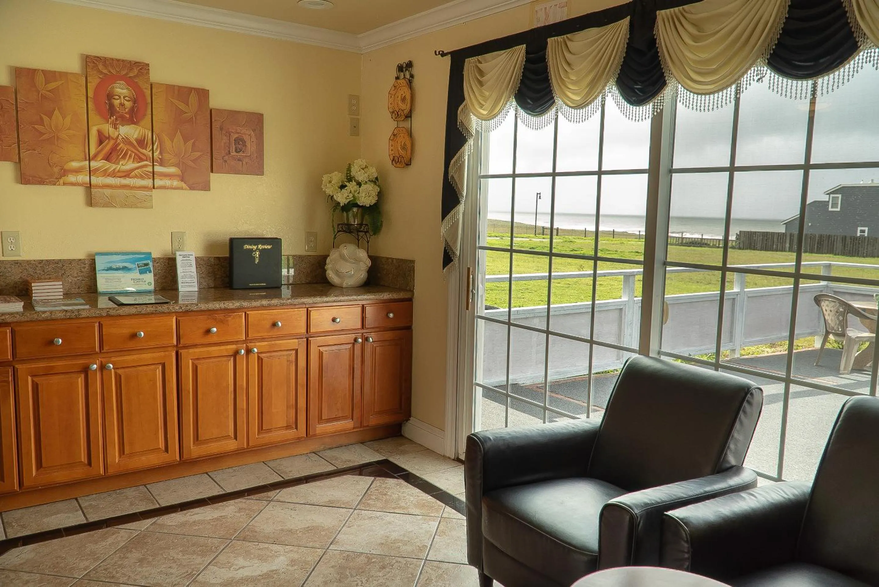 Sea view in Sea Breeze Inn - San Simeon