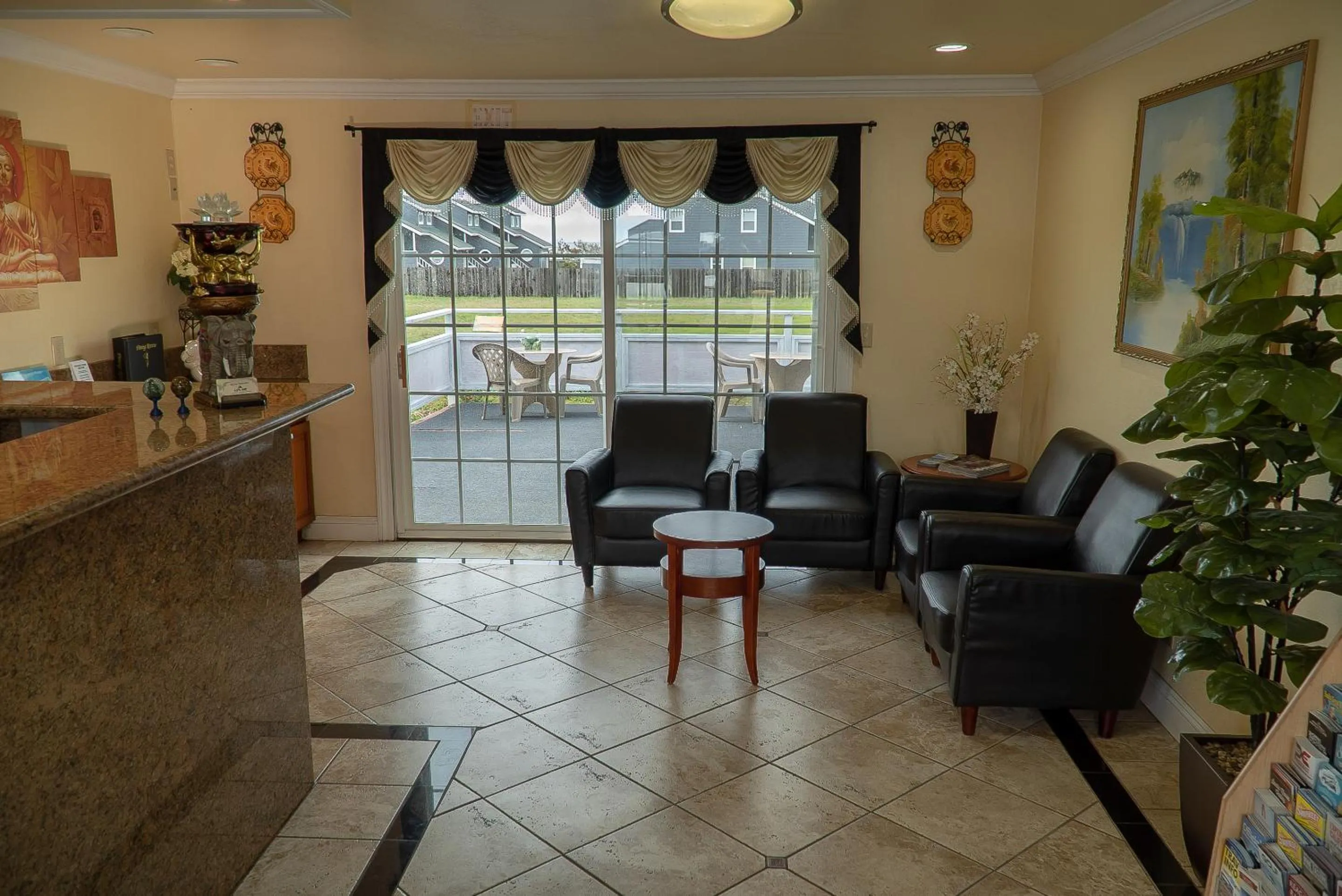 Lobby or reception in Sea Breeze Inn - San Simeon