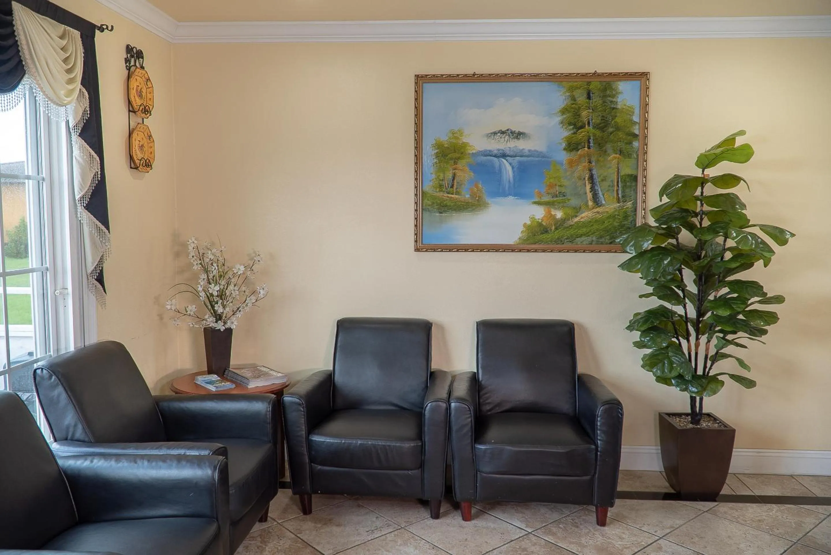 Decorative detail in Sea Breeze Inn - San Simeon