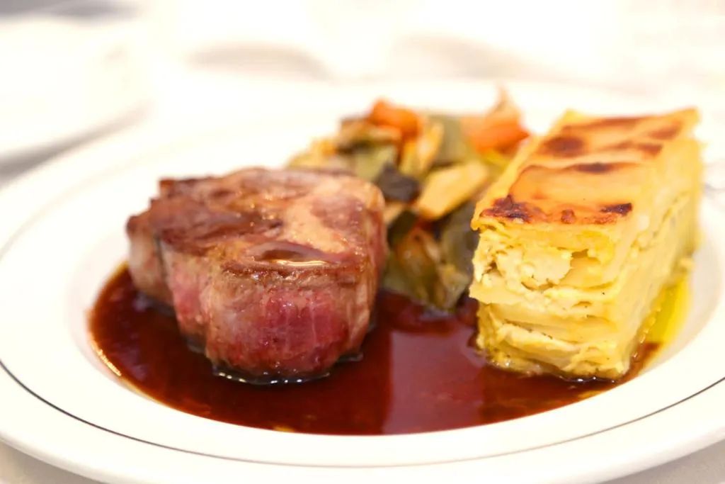 Restaurant/places to eat in El Mirador Hotel & Spa