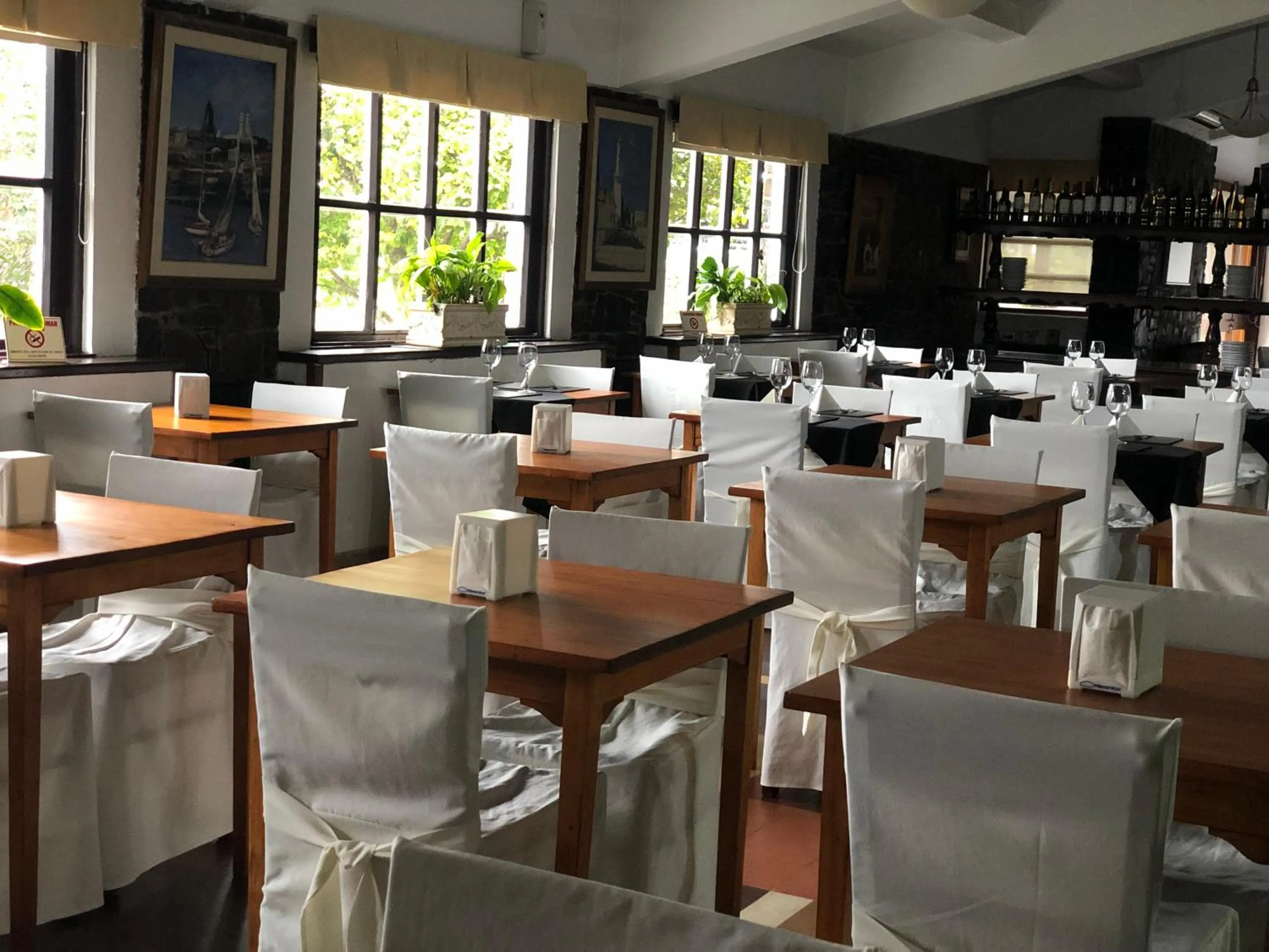 Restaurant/places to eat in El Mirador Hotel & Spa