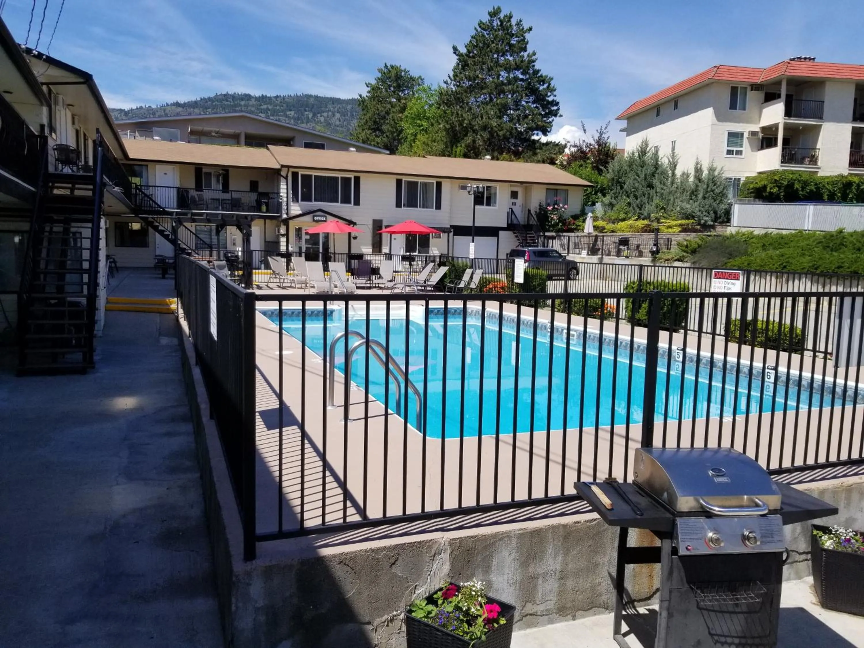 Property building in Osoyoos Lakeview Inn & Suites