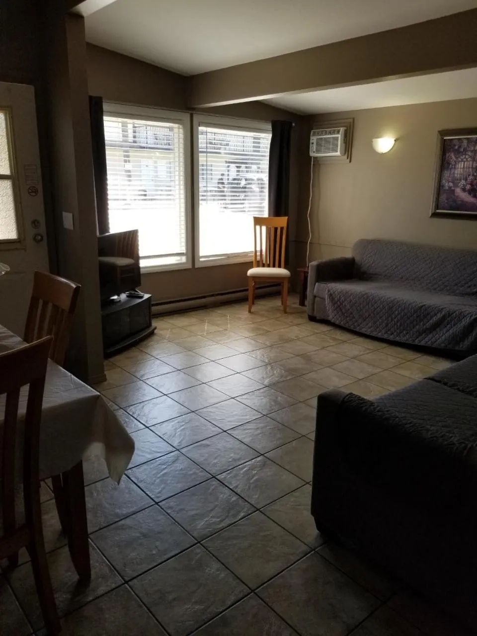 Living room, Bed in Osoyoos Lakeview Inn & Suites