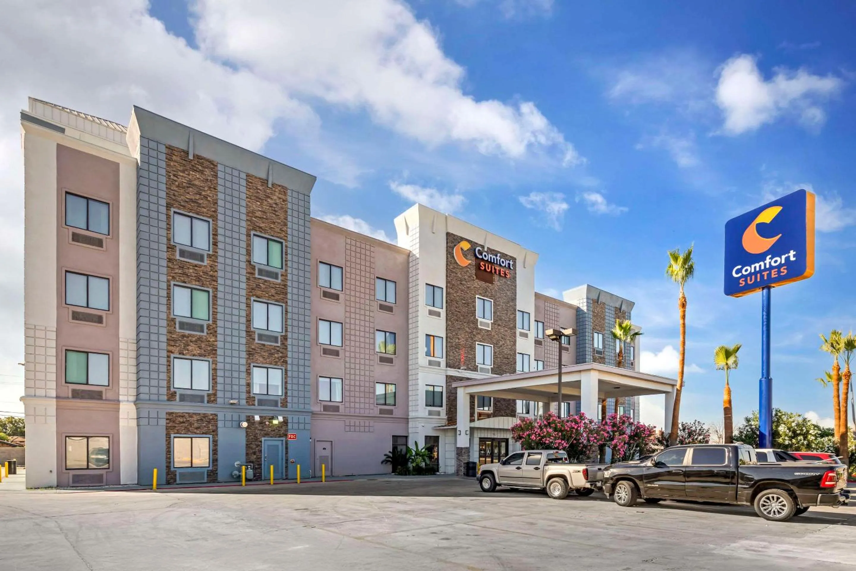 Property building in Comfort Suites