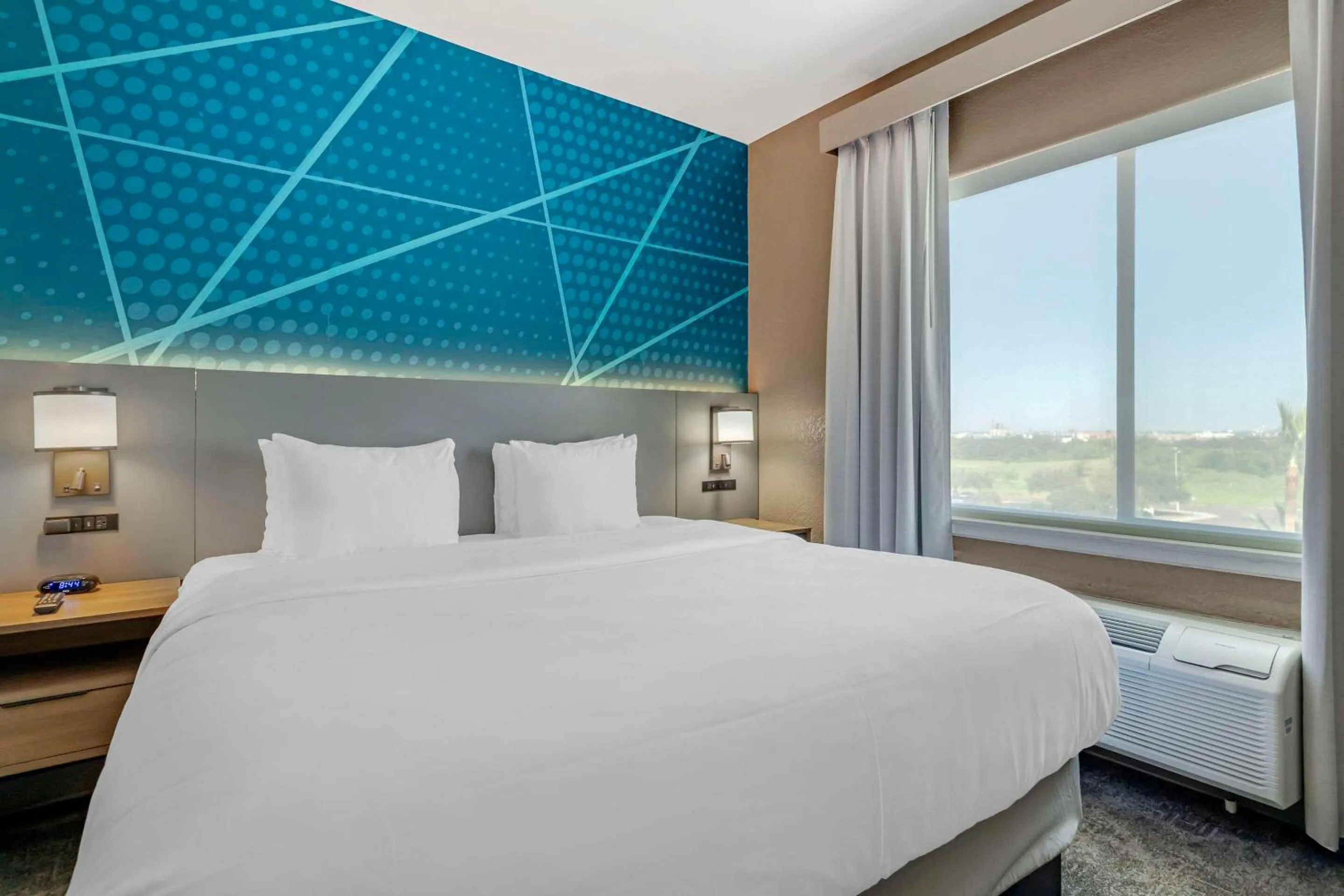 Bedroom, Bed in Comfort Suites