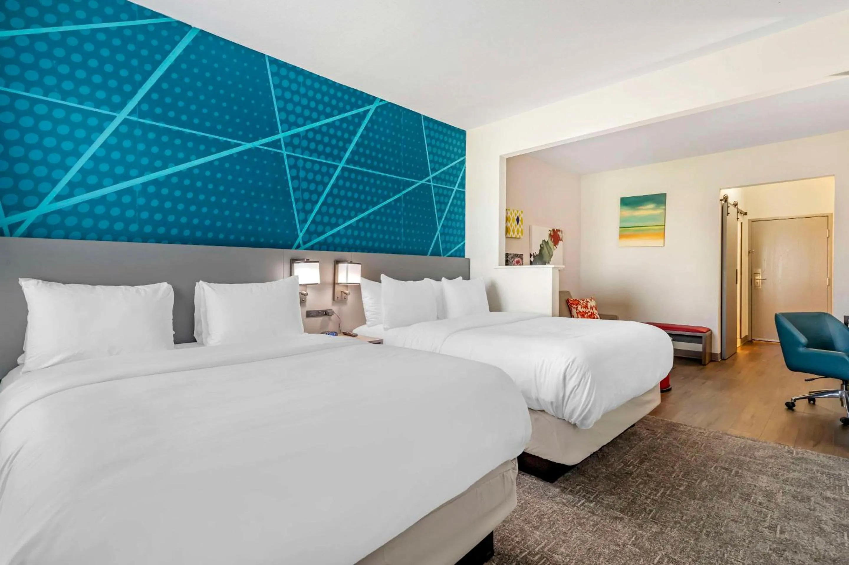 Bedroom, Bed in Comfort Suites