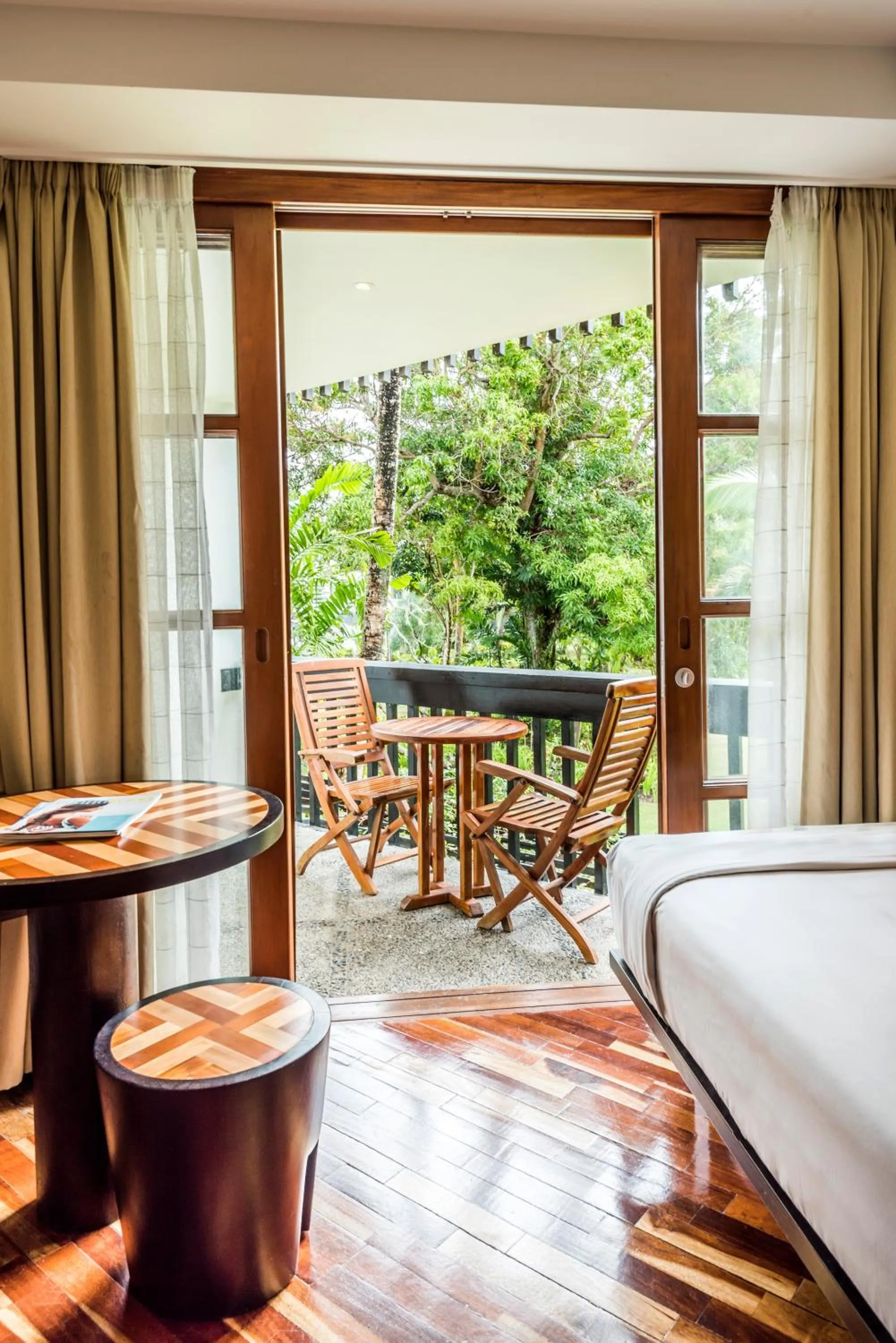 Living room, Bed in The Warwick Fiji