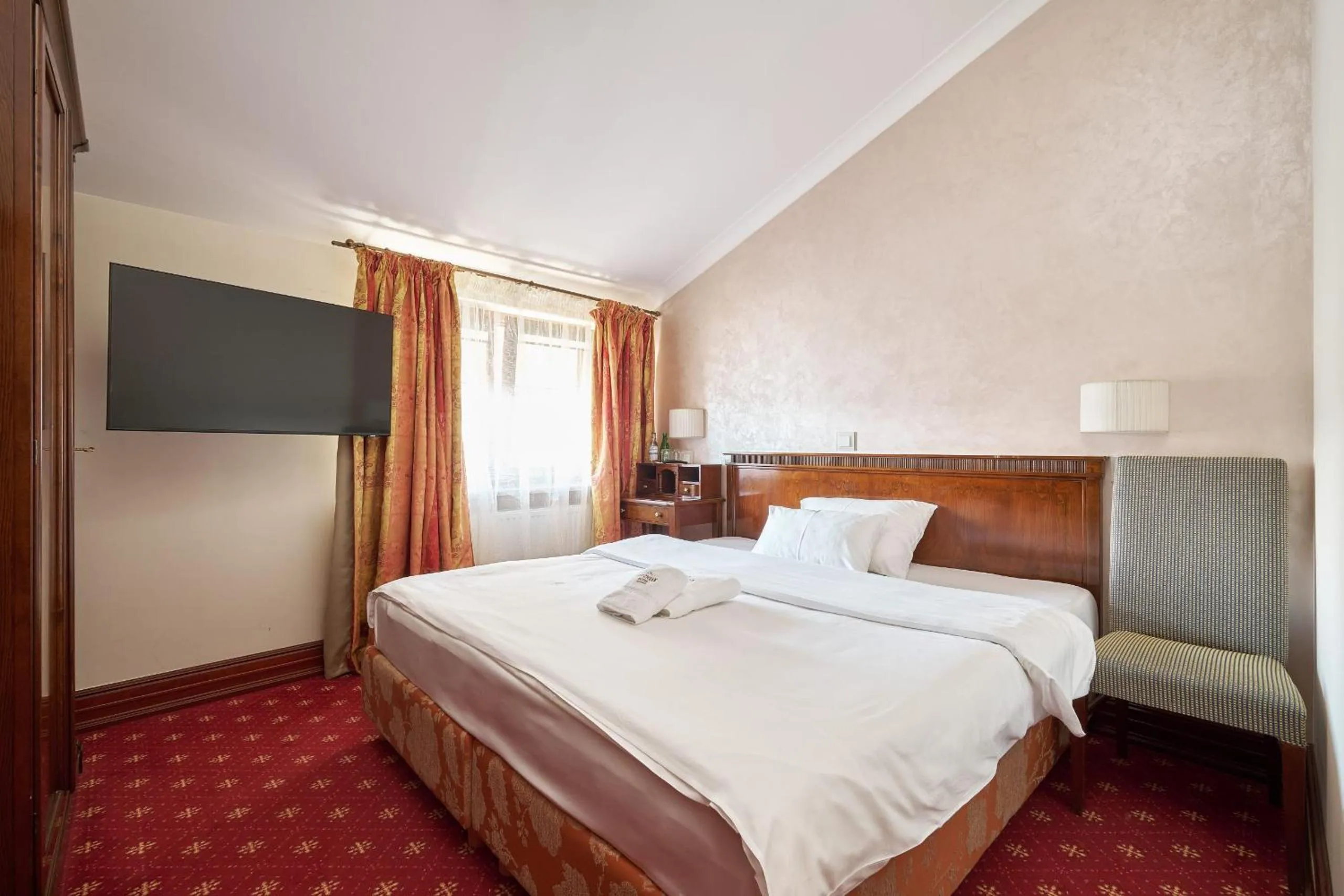 Bedroom, Bed in Woźniak Residence