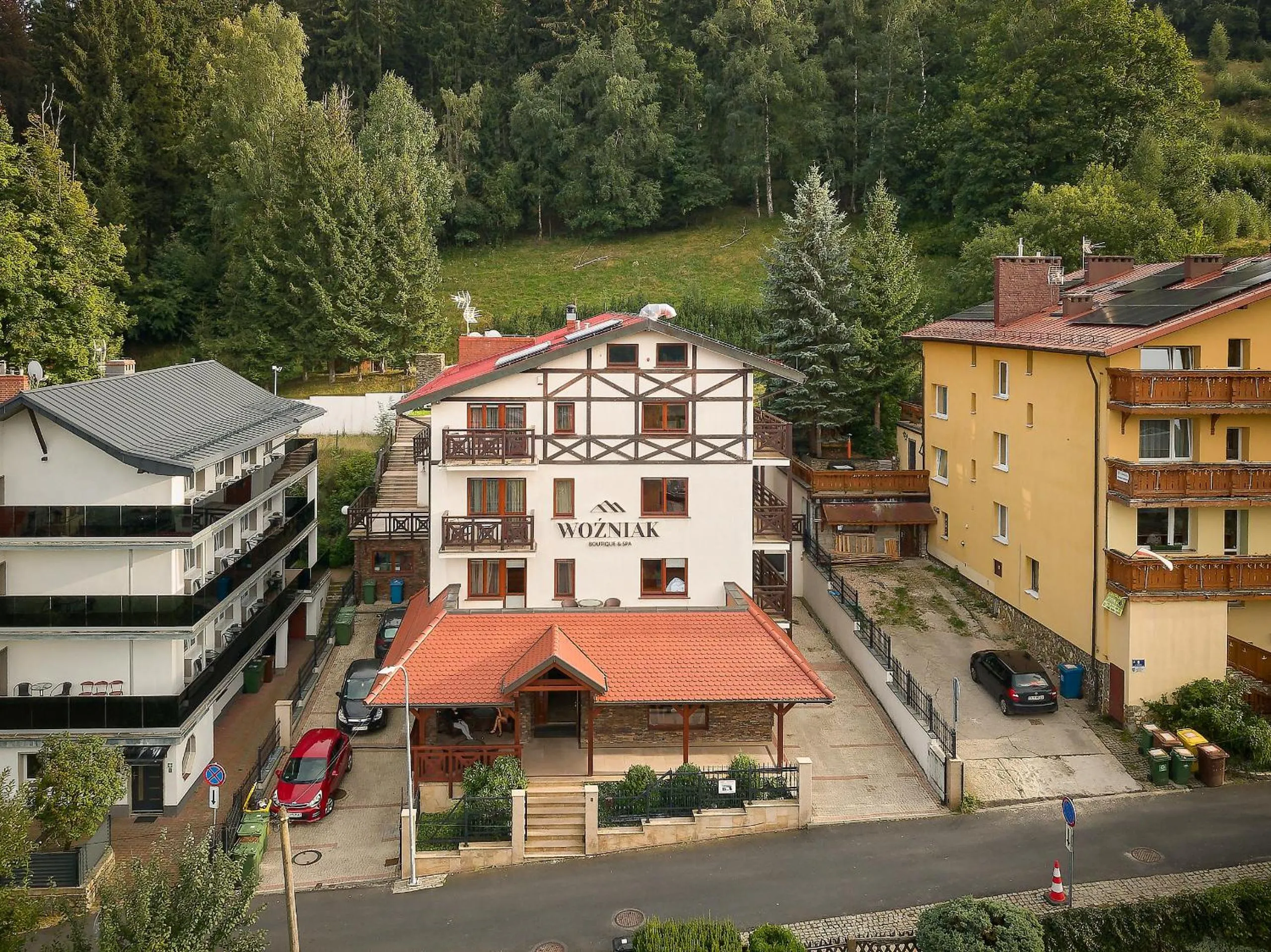 Property building, Bird's-eye View in Woźniak Residence