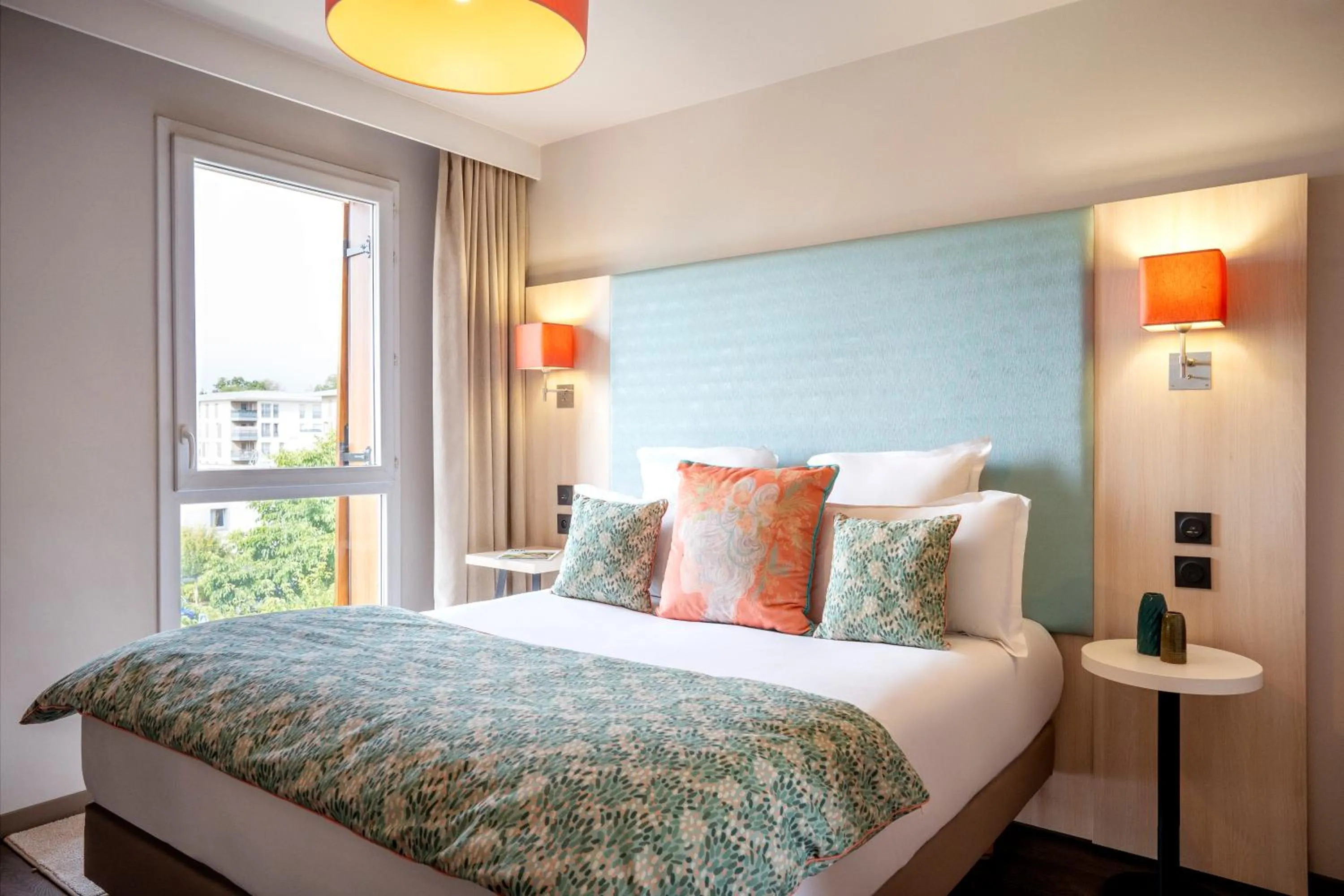 Bed in Residhome Paris-Guyancourt