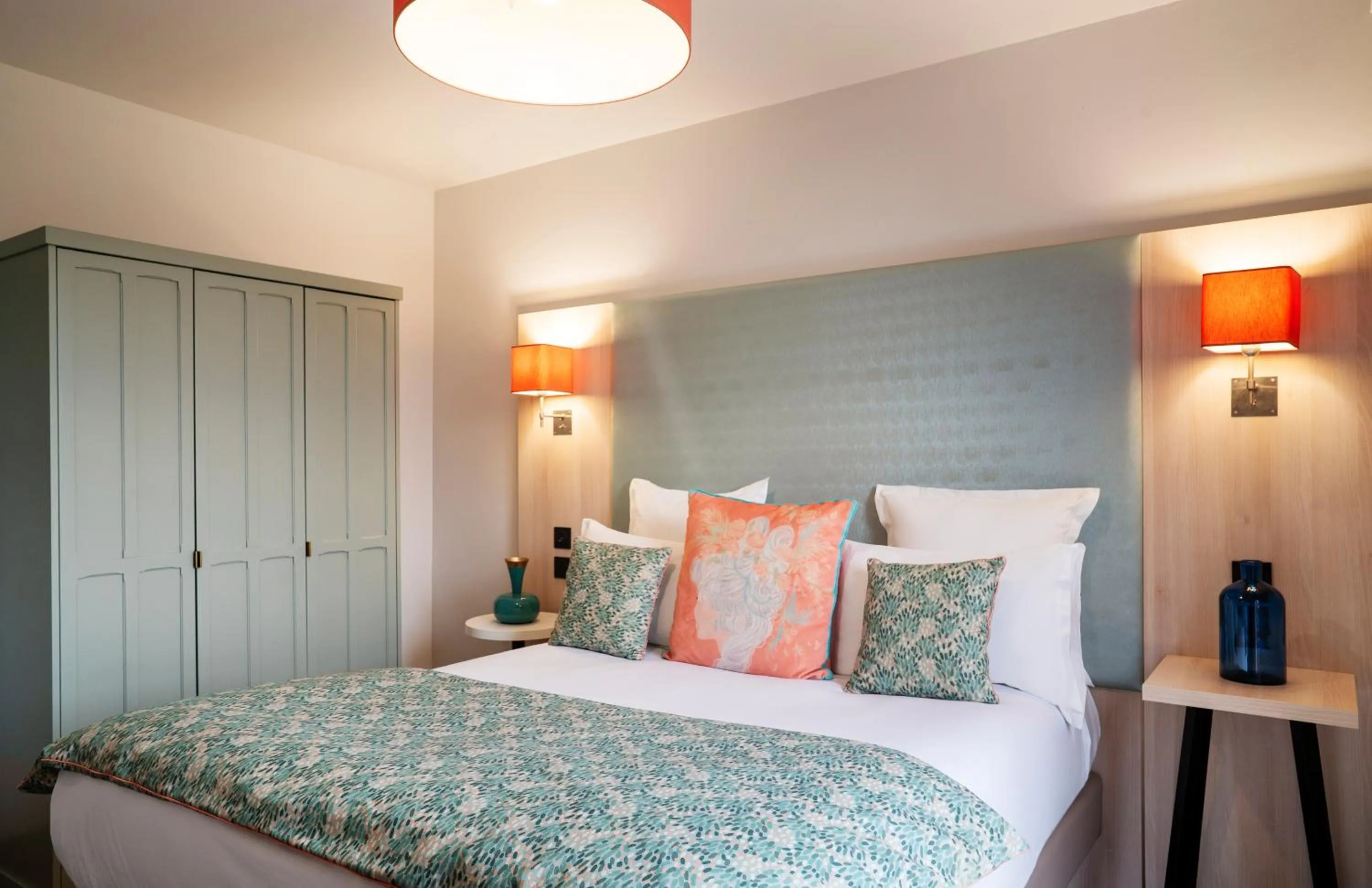 Bedroom, Bed in Residhome Paris-Guyancourt