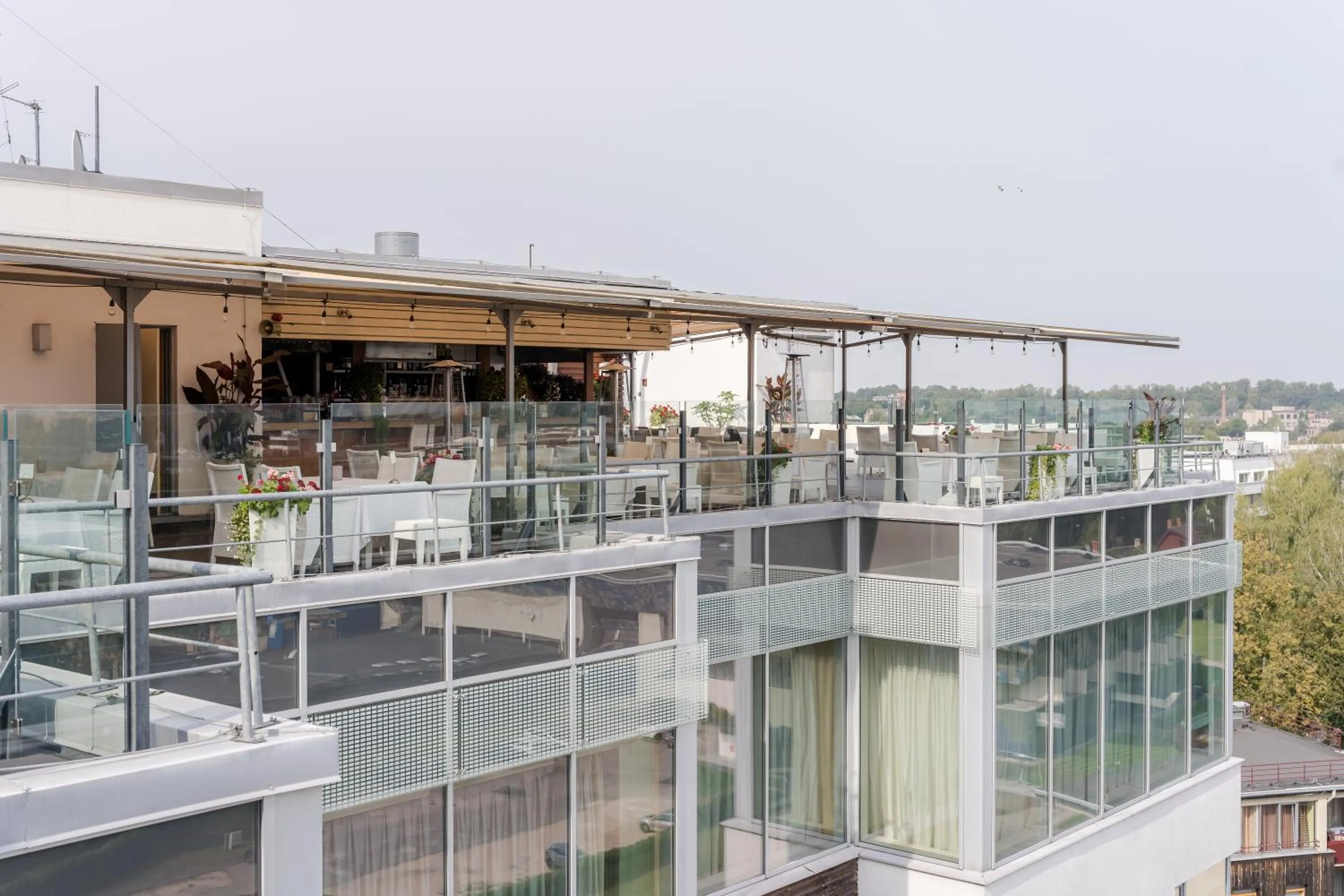 Restaurant/places to eat in Riga Islande Hotel with FREE Parking