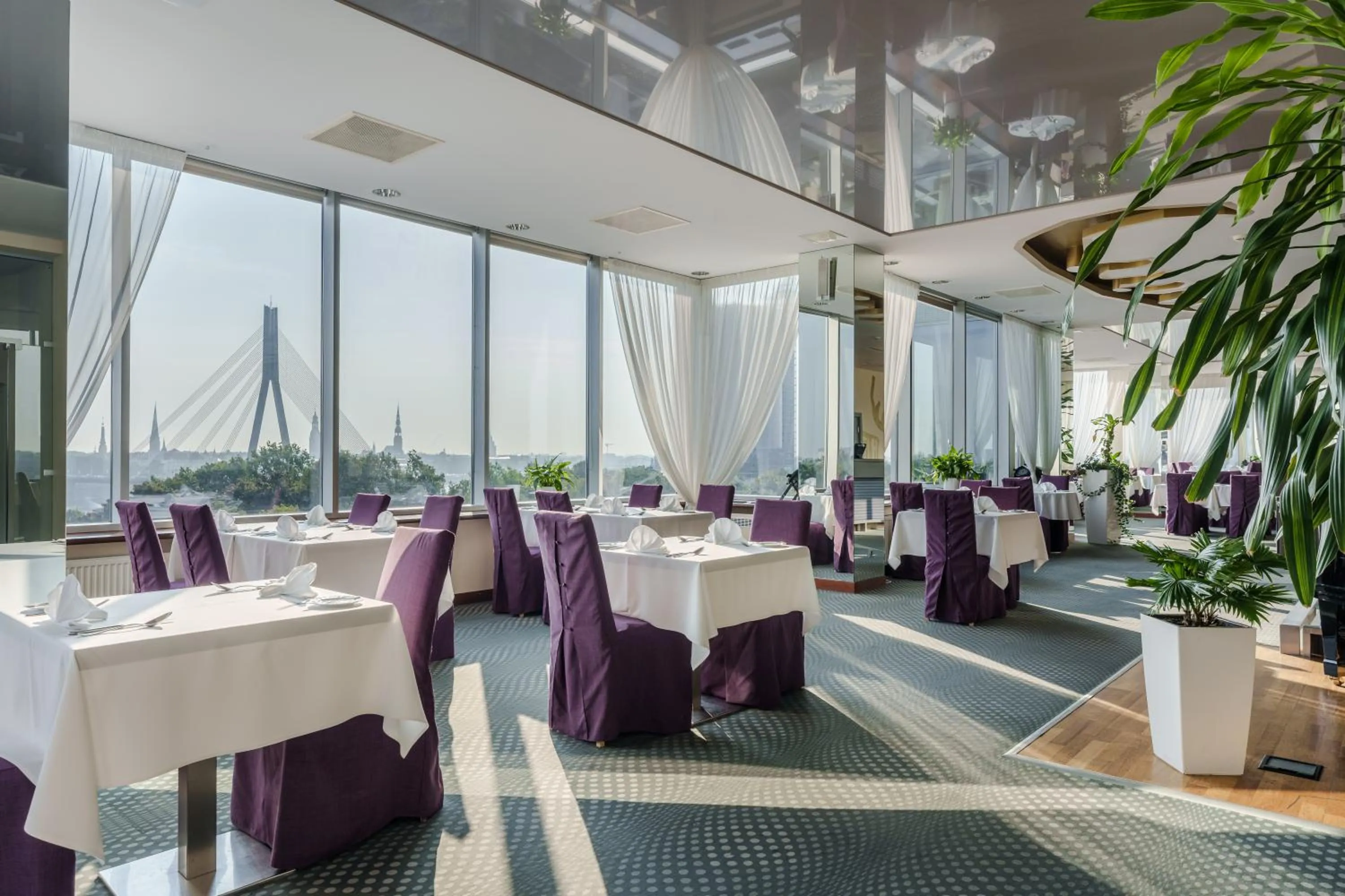 Restaurant/places to eat in Riga Islande Hotel with FREE Parking