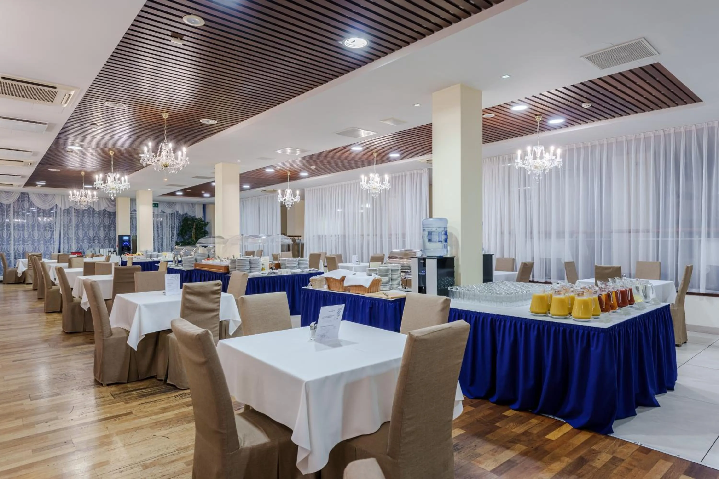Restaurant/places to eat in Riga Islande Hotel with FREE Parking