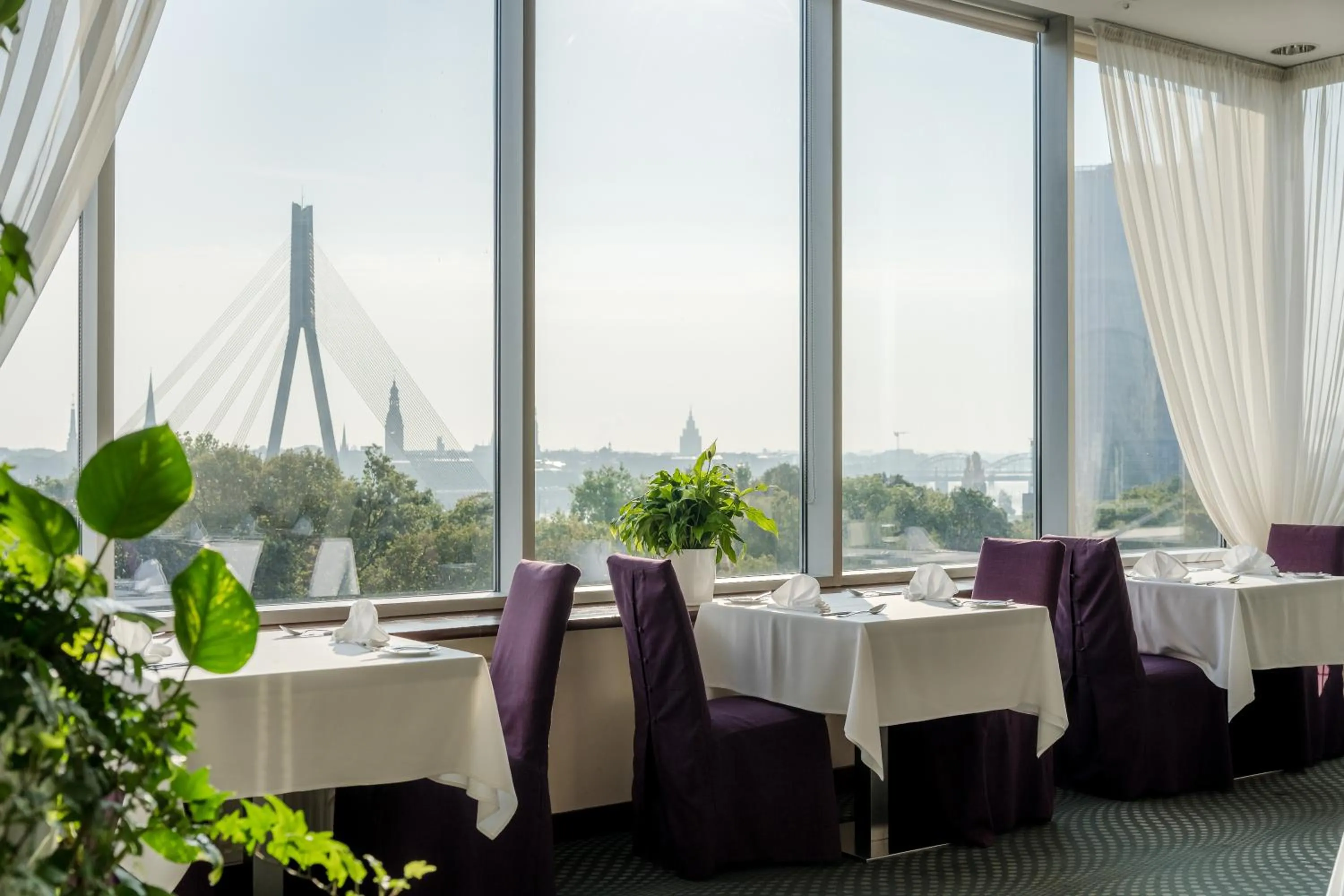 Restaurant/places to eat in Riga Islande Hotel with FREE Parking