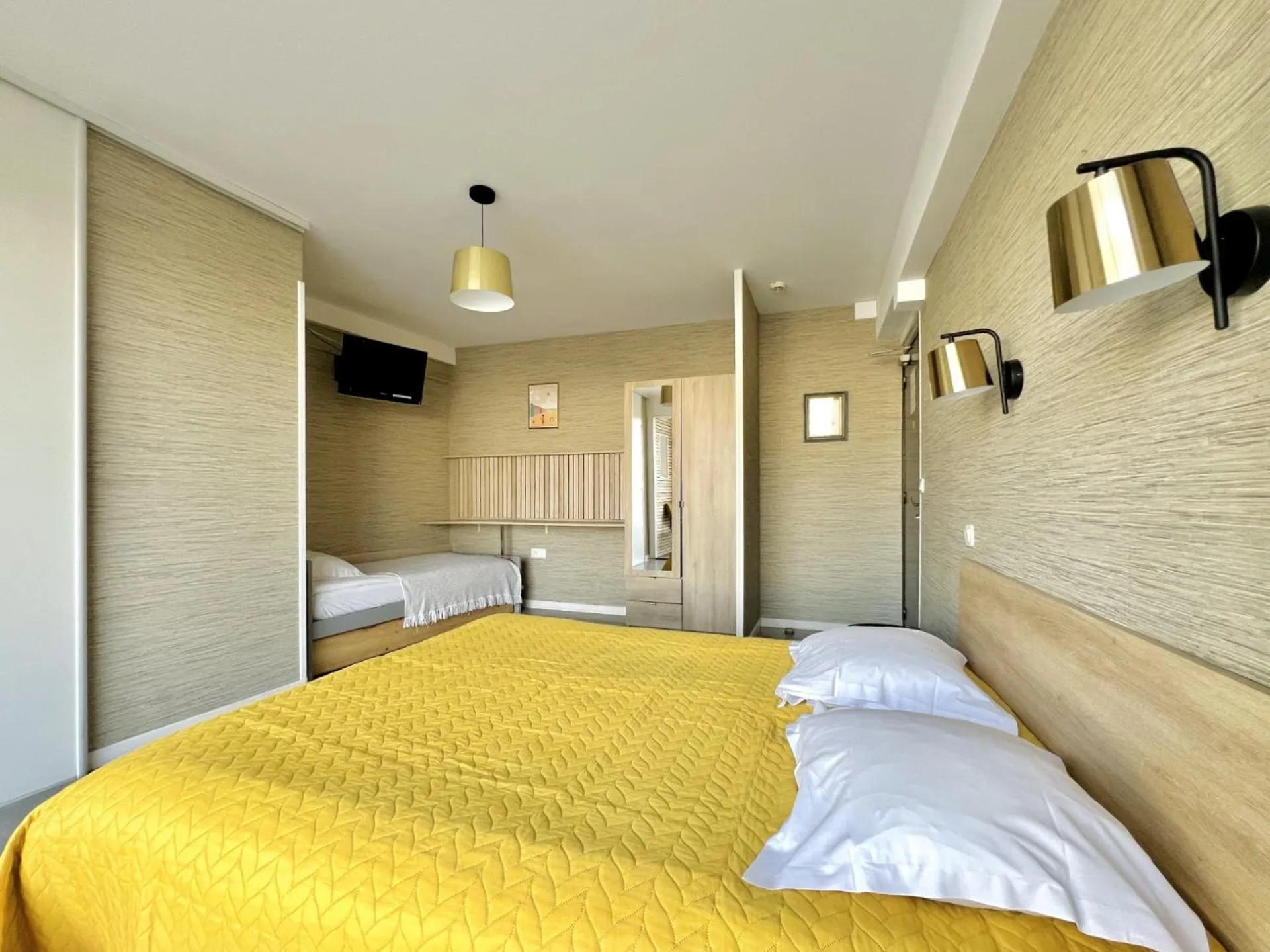 Photo of the whole room, Bed in Hôtel Le Littoral - Berck sur Mer