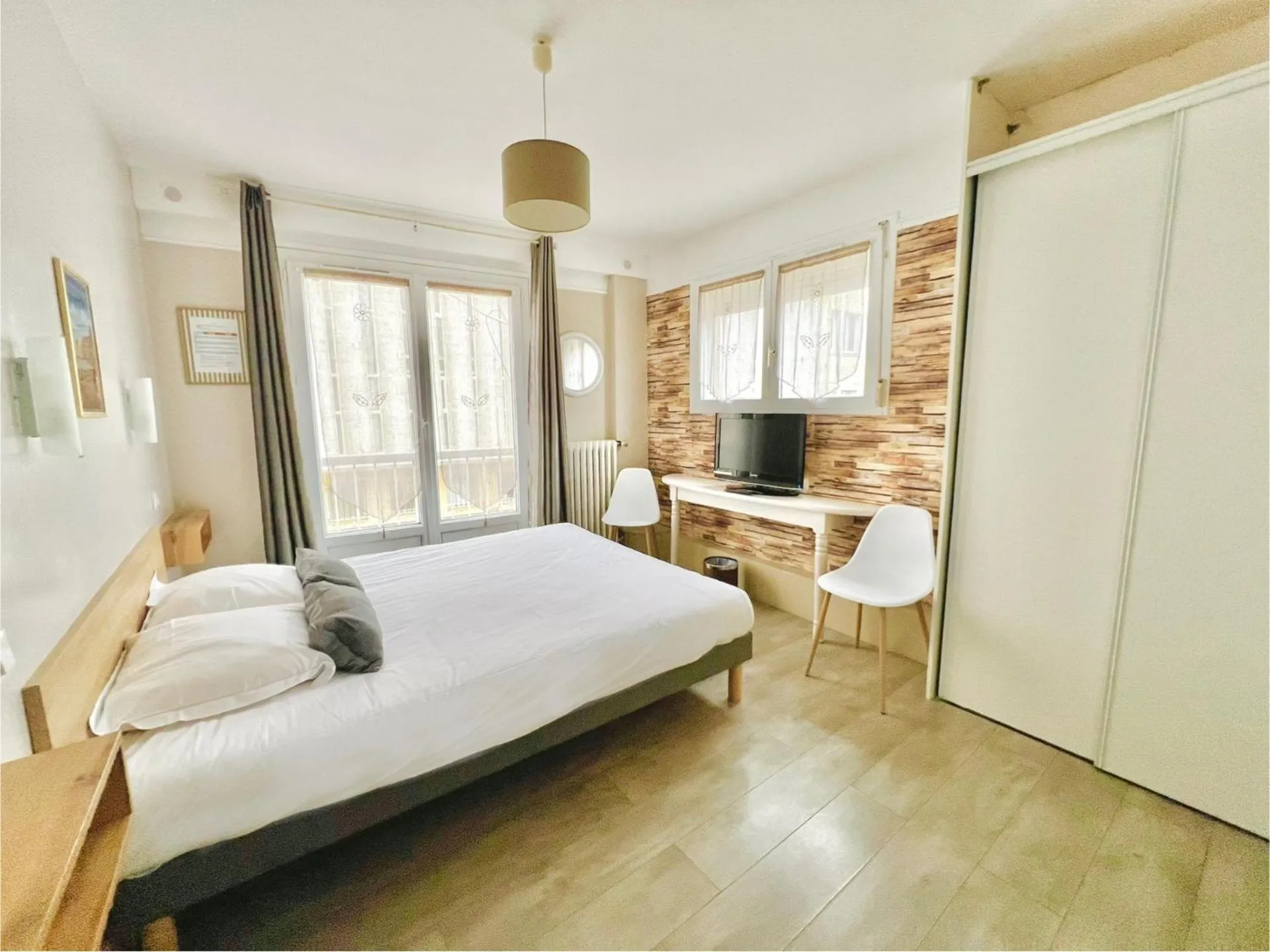 Photo of the whole room, Bed in Hôtel Le Littoral - Berck sur Mer