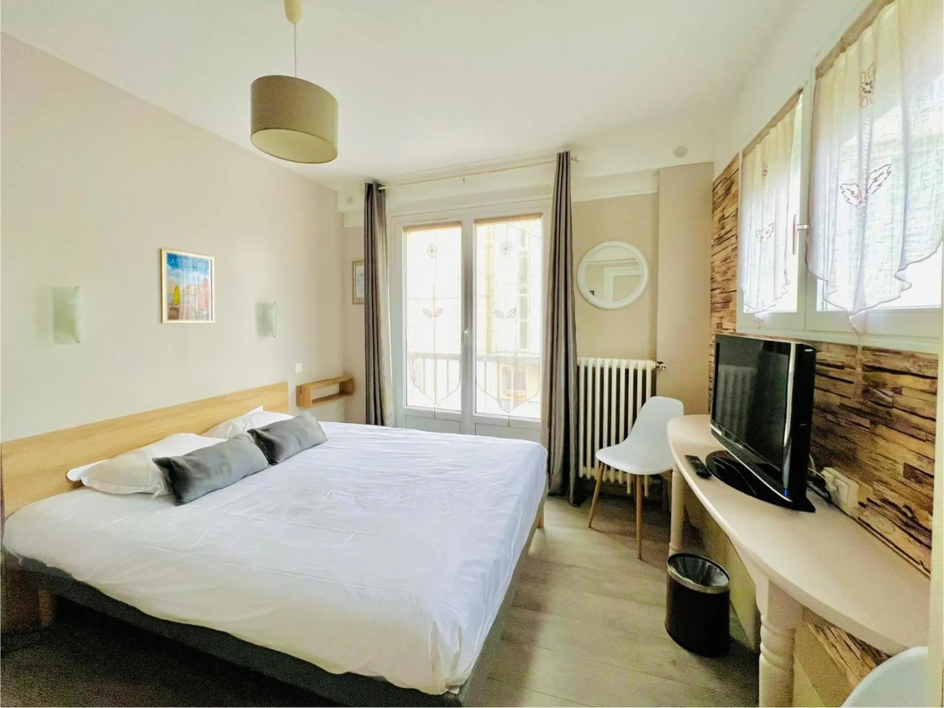 Photo of the whole room, Bed in Hôtel Le Littoral - Berck sur Mer