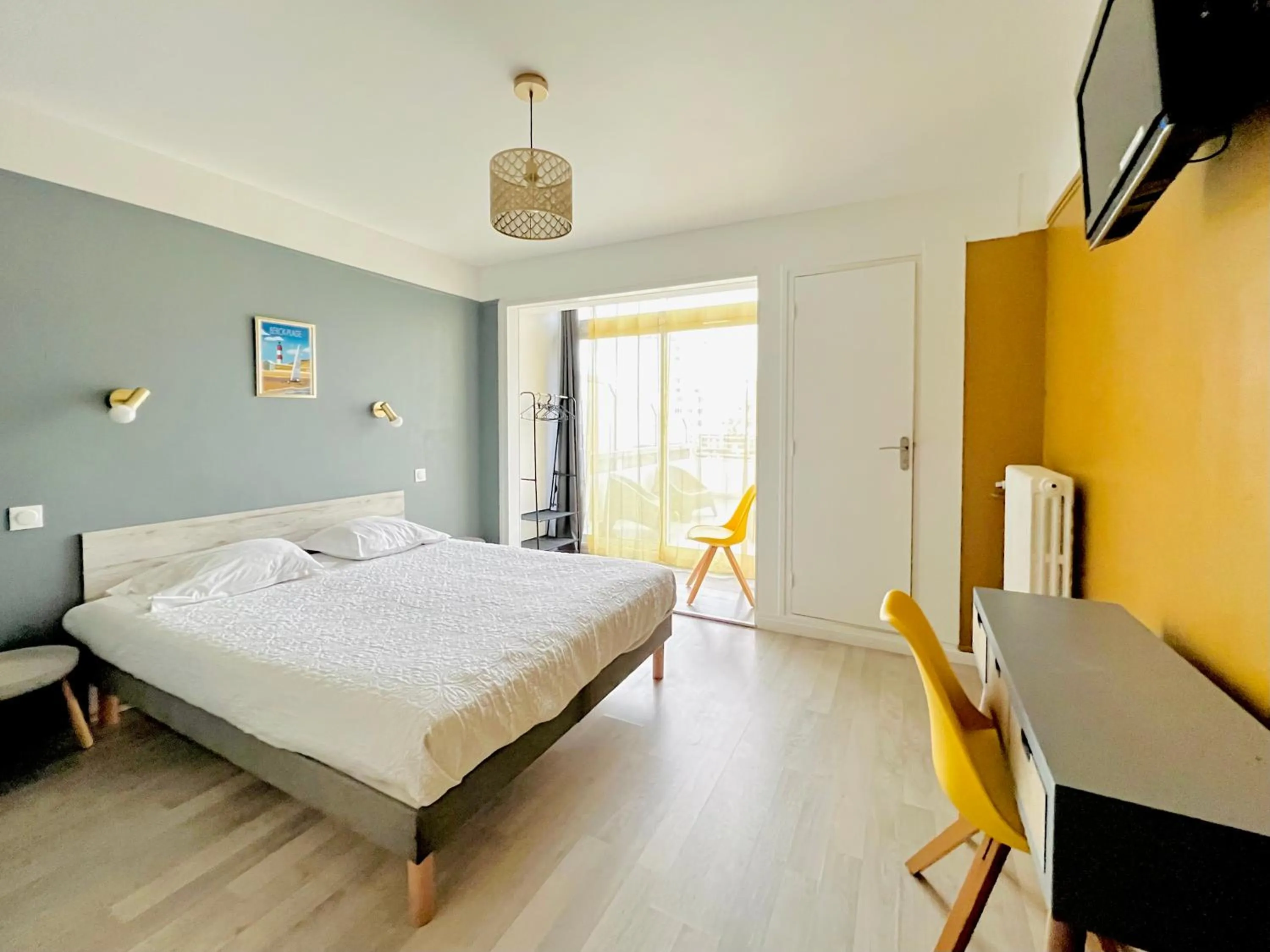 Photo of the whole room, Bed in Hôtel Le Littoral - Berck sur Mer