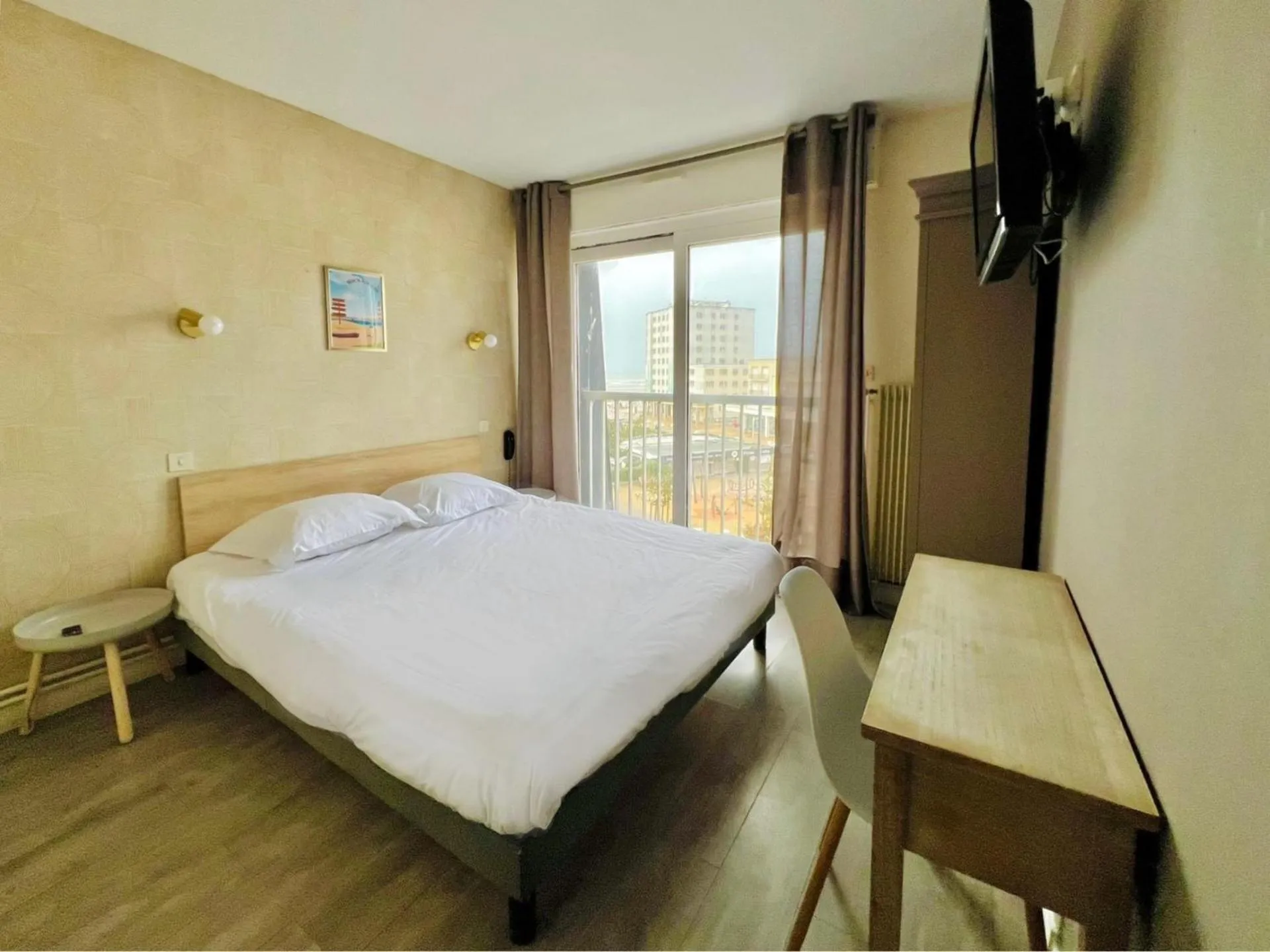 Photo of the whole room, Bed in Hôtel Le Littoral - Berck sur Mer